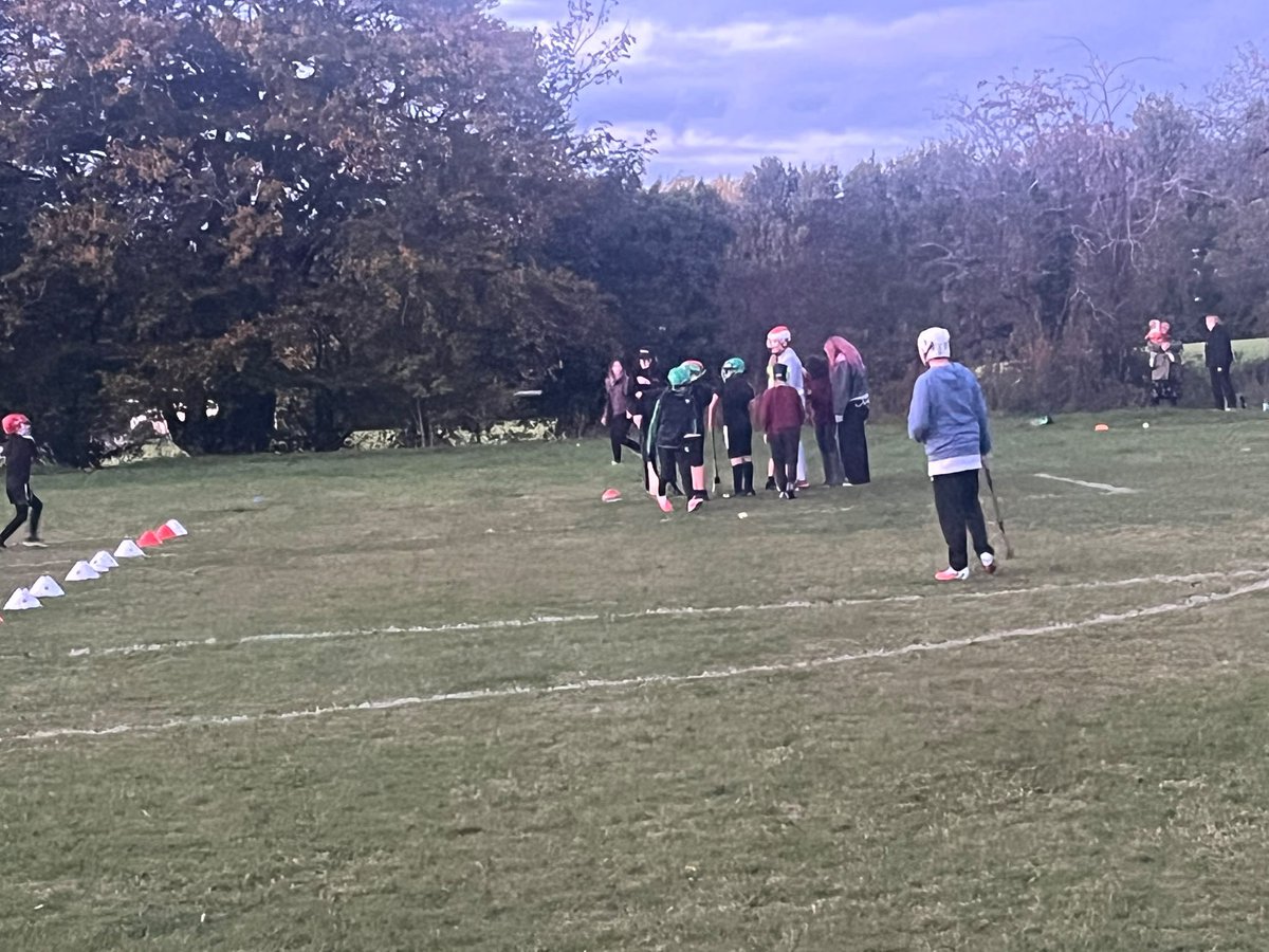 ceanncreigeclub's tweet photo. Training continues for the junior players every Thursday evening 💚🖤

Why not bring your young one along and let them give it a go? Fun, fitness and a chance to try a new sport! 

New members are always welcome; please contact us for more information ☺️ https://t.co/yddCpGsIx0