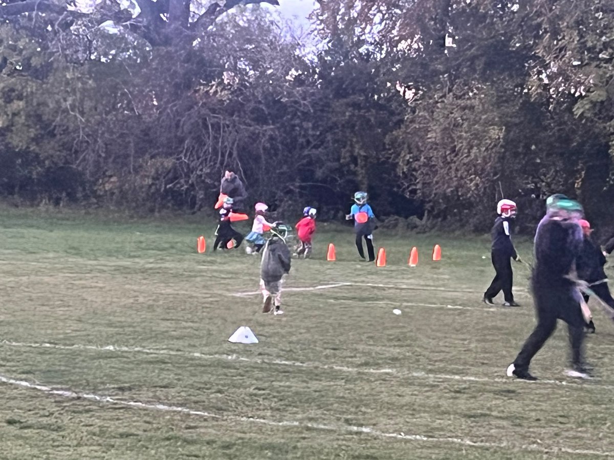 ceanncreigeclub's tweet photo. Training continues for the junior players every Thursday evening 💚🖤

Why not bring your young one along and let them give it a go? Fun, fitness and a chance to try a new sport! 

New members are always welcome; please contact us for more information ☺️ https://t.co/yddCpGsIx0
