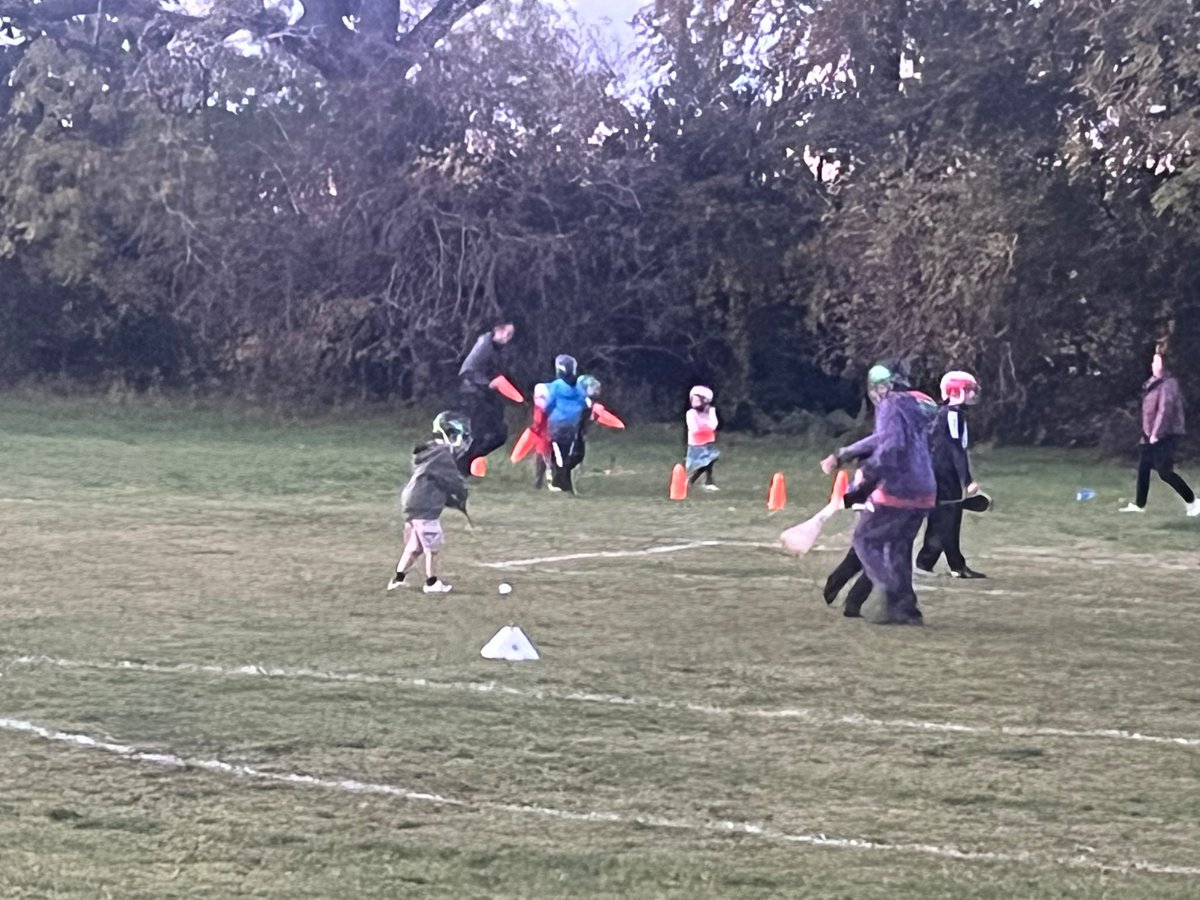 ceanncreigeclub's tweet photo. Training continues for the junior players every Thursday evening 💚🖤

Why not bring your young one along and let them give it a go? Fun, fitness and a chance to try a new sport! 

New members are always welcome; please contact us for more information ☺️ https://t.co/yddCpGsIx0