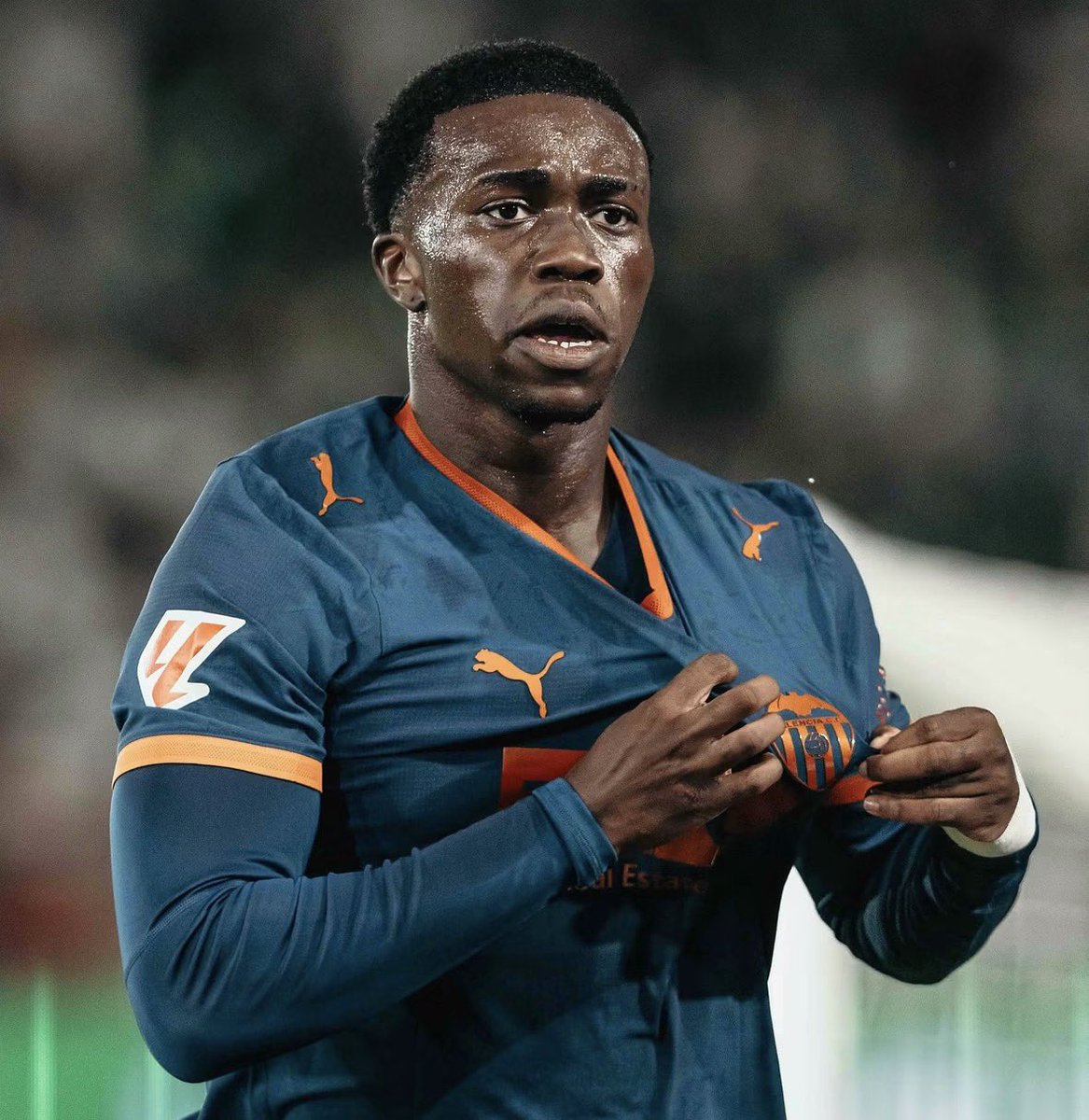 sergiocapilla_'s tweet photo. 🚨 INFO 

➡️ El VCF renueva a OTORBI hasta 2031, sin esperar a cumplir partidos.

⚠️ Liverpool y Newcastle estaban apretando con pagar su cláusula de 30M en invierno , la cual sube a 60M.

🔜 Su salario mejora pero no en exceso. Se le hará nuevo contrato a futuro. https://t.co/c2KHx6gsSl