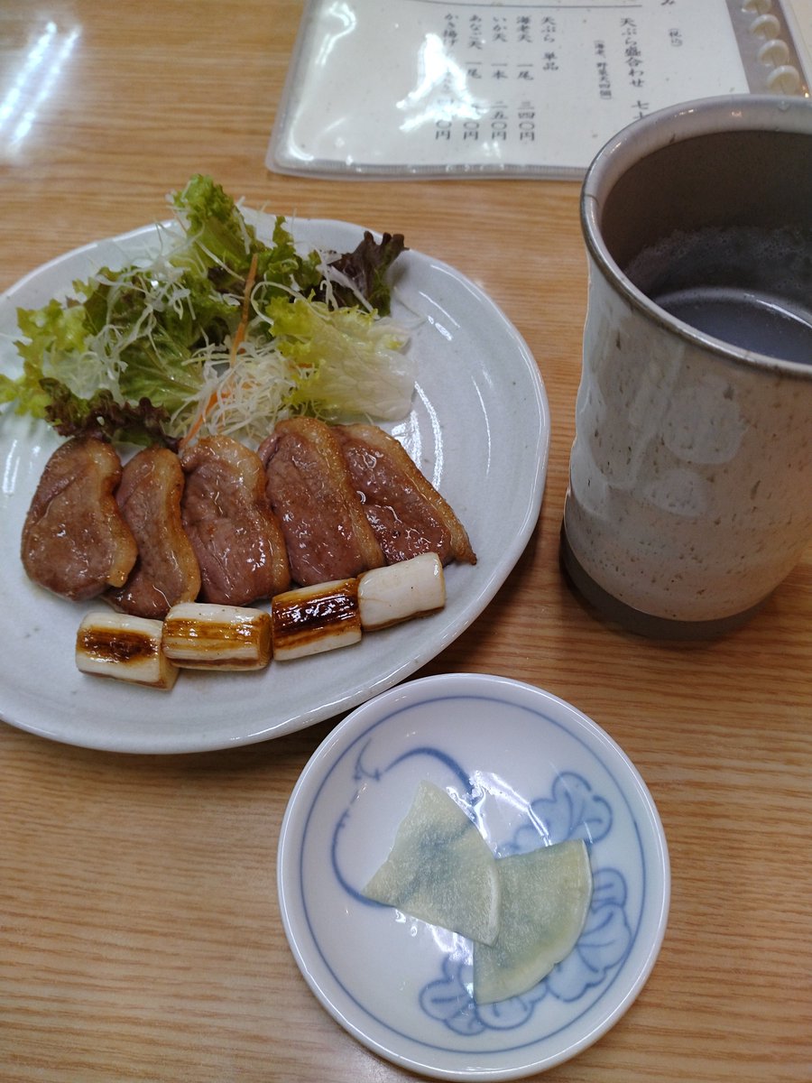 saipon0079's tweet photo. 村上龍さんが亡くなったのか。
蒲田の酒場で杯を交わした間柄としては悲しい限りだ。
ご冥福をお祈りし、献杯。 https://t.co/wwmspprByo