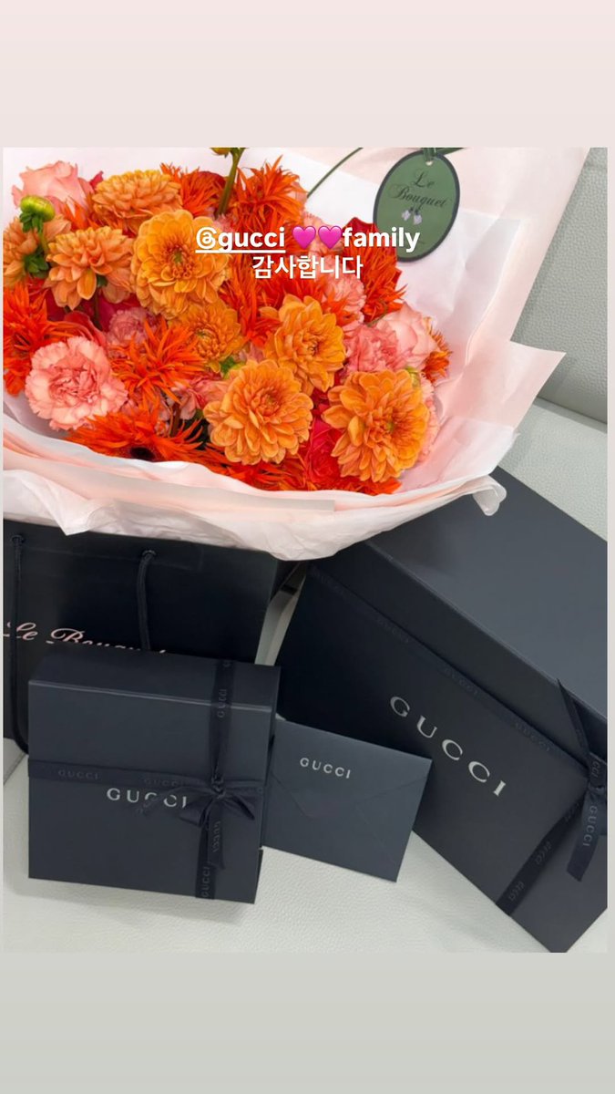 nnglog's tweet photo. NINGNING Instagram story

gifts and flowers from bvlgari, tamburins, gucci, and discovery expedition https://t.co/SB5xsSHXvL