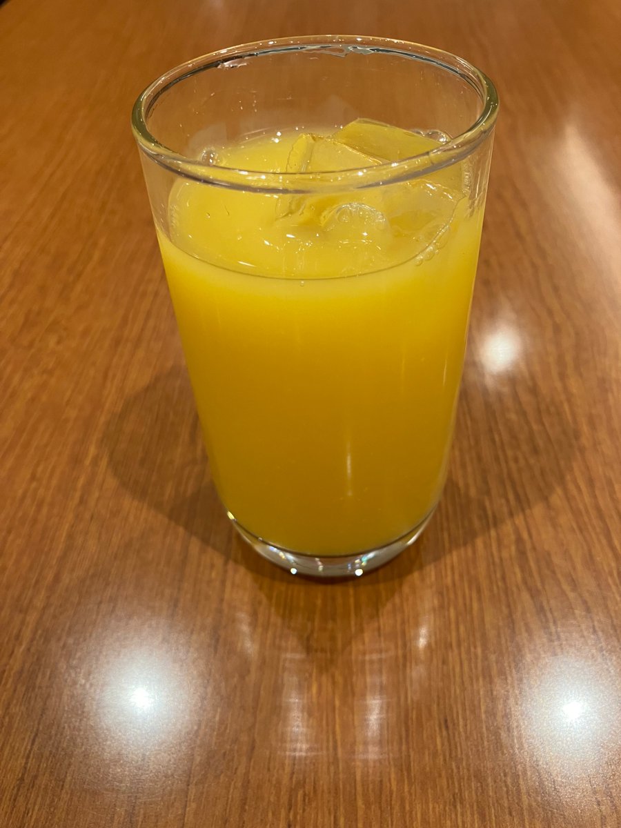 Thisyear_27's tweet photo. 長距離マスターズまで残り1日🏊
写真はホテルのウェルカムドリンクで飲んだオレンジジュース🍹

いよいよ明日。
ここまでやってきたことを信じて頑張る。
しんどくなってきた時こそ練習を思い出して。 https://t.co/LacmHIaPL8