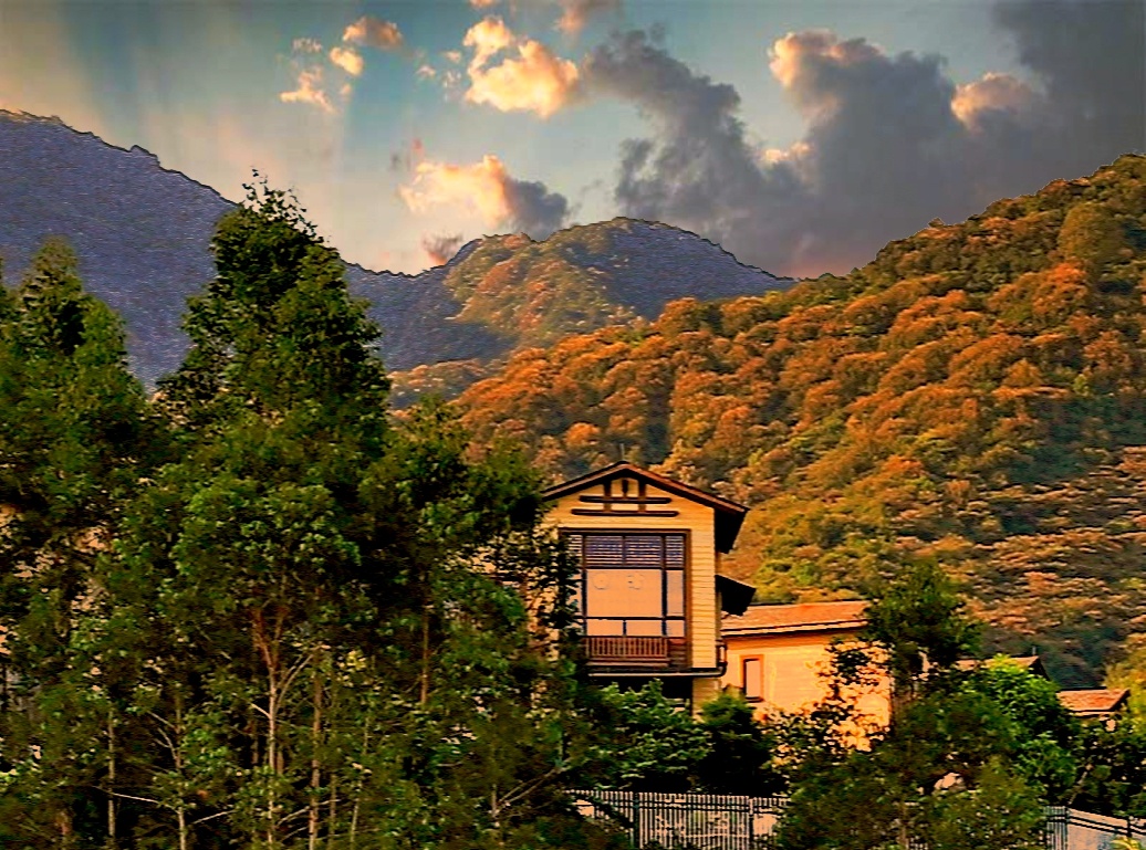 Tomo_Kuma_96's tweet photo. [郵便を構えて、霊峰の山々を見つめる——穏やかな午後のひととき。] https://t.co/jFYz3oNkFY