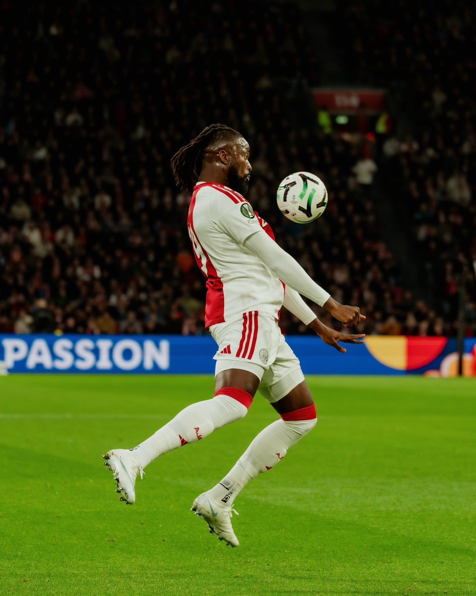 OneJoblessBoy's tweet photo. 💯 career goals.

Huge milestone for Tolu Arokodare. https://t.co/AaXjuYEGv2