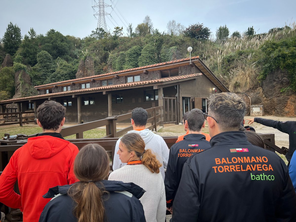 BMTorrelavega's tweet photo. 🧡 Nuestro equipo inclusivo #JugamosTodos disfrutó ayer de una maravillosa jornada en el Parque de la Naturaleza de Cabárceno

👏 Muchas gracias por la invitación al consejero de Cultura, Turismo y Deporte Luis Martínez Abad y al director del @PCabarceno Míchel Valdés, por la atención recibida