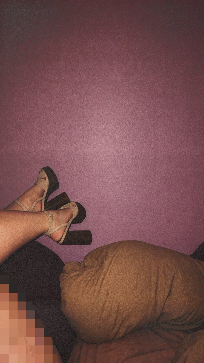 soshlie's tweet photo. Moi / mon pied 🤭 https://t.co/4v3HiOrT8P