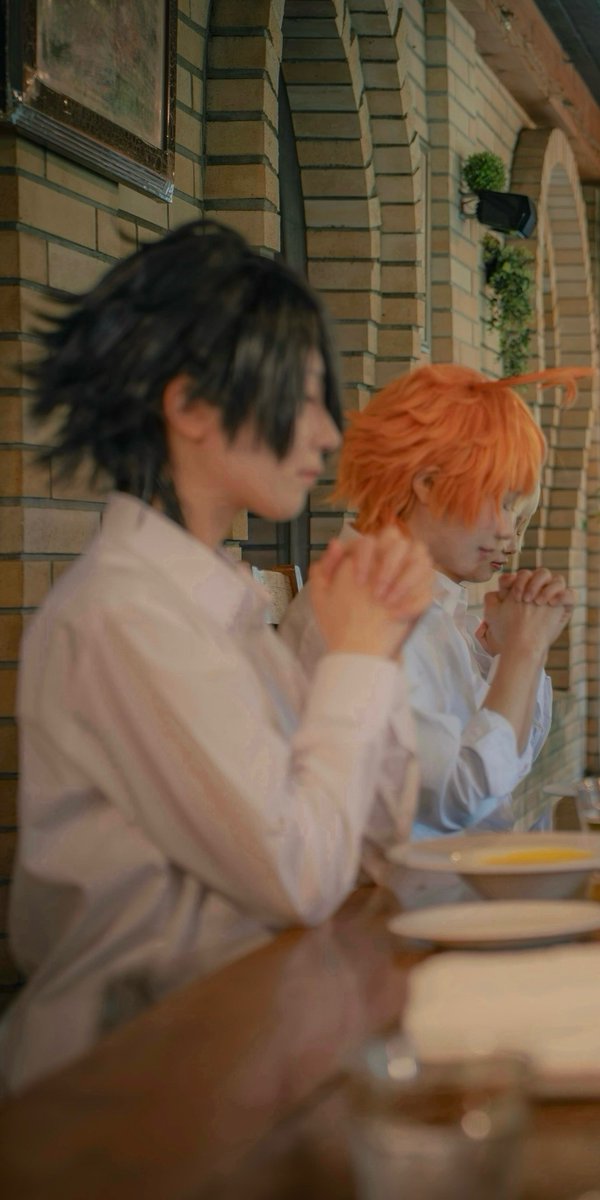 aburi_Roka's tweet photo. Cosplay/約束のネバーランド
 #私たちのGFハウス併せ0926

        こうして今日も兄弟みんなで
       
       幸せに暮らせることに感謝して
                                                                  ．

               「「  いただきます  」」 https://t.co/BWhBRZRM24