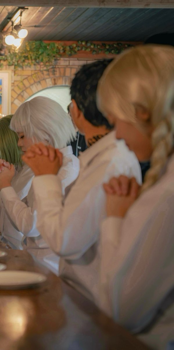 aburi_Roka's tweet photo. Cosplay/約束のネバーランド
 #私たちのGFハウス併せ0926

        こうして今日も兄弟みんなで
       
       幸せに暮らせることに感謝して
                                                                  ．

               「「  いただきます  」」 https://t.co/BWhBRZRM24