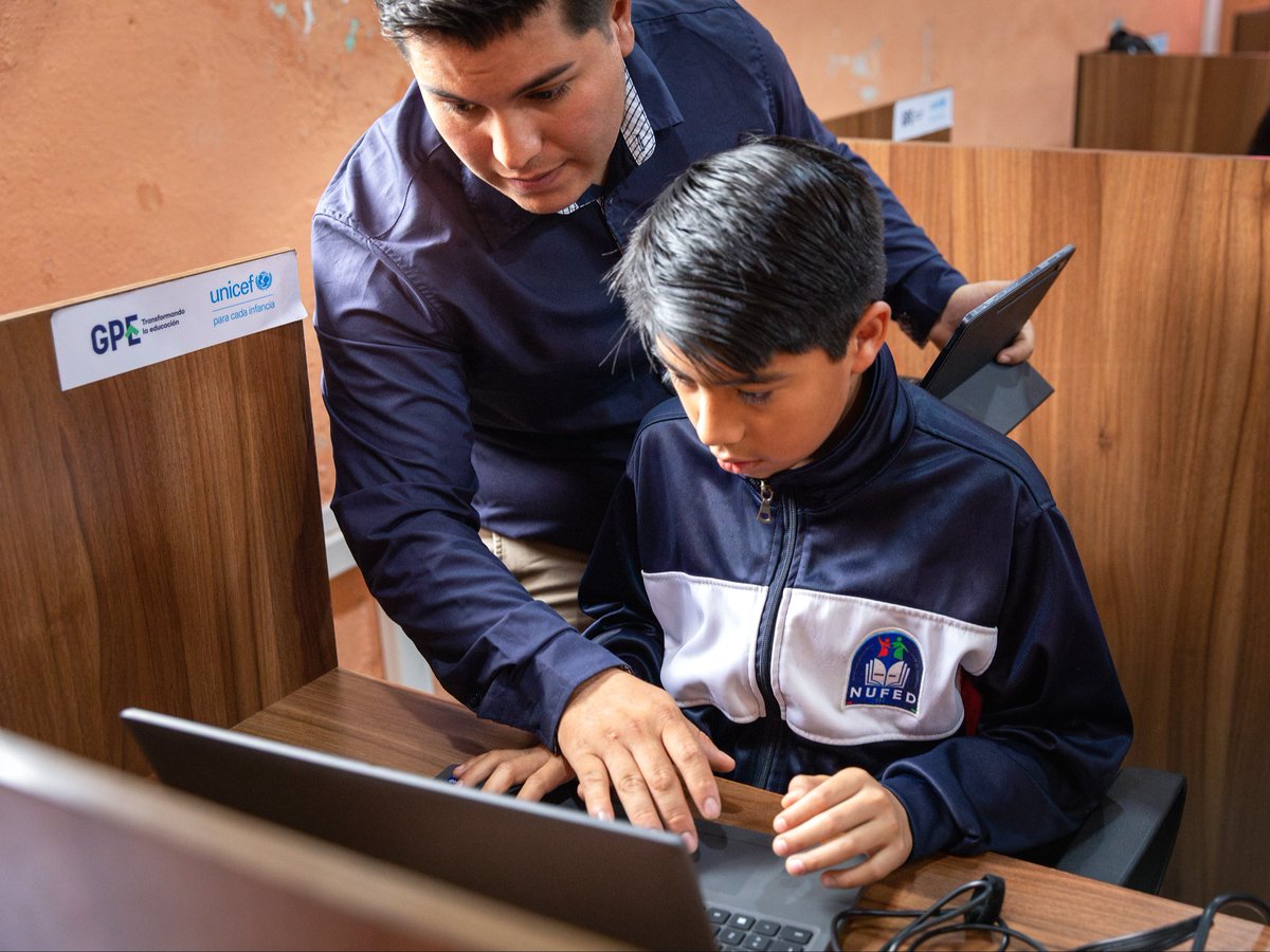 GPforEducation's tweet photo. 34 espaces numériques d’apprentissage ouvrent de nouvelles possibilités aux élèves au Guatemala 💻

Avec le soutien du @MineducGT, du GPE et @unicefguatemala, les jeunes développent des compétences numériques et se rapprochent un peu plus d’un emploi décent.

#FinancerlÉducation https://t.co/G9YJxI665g