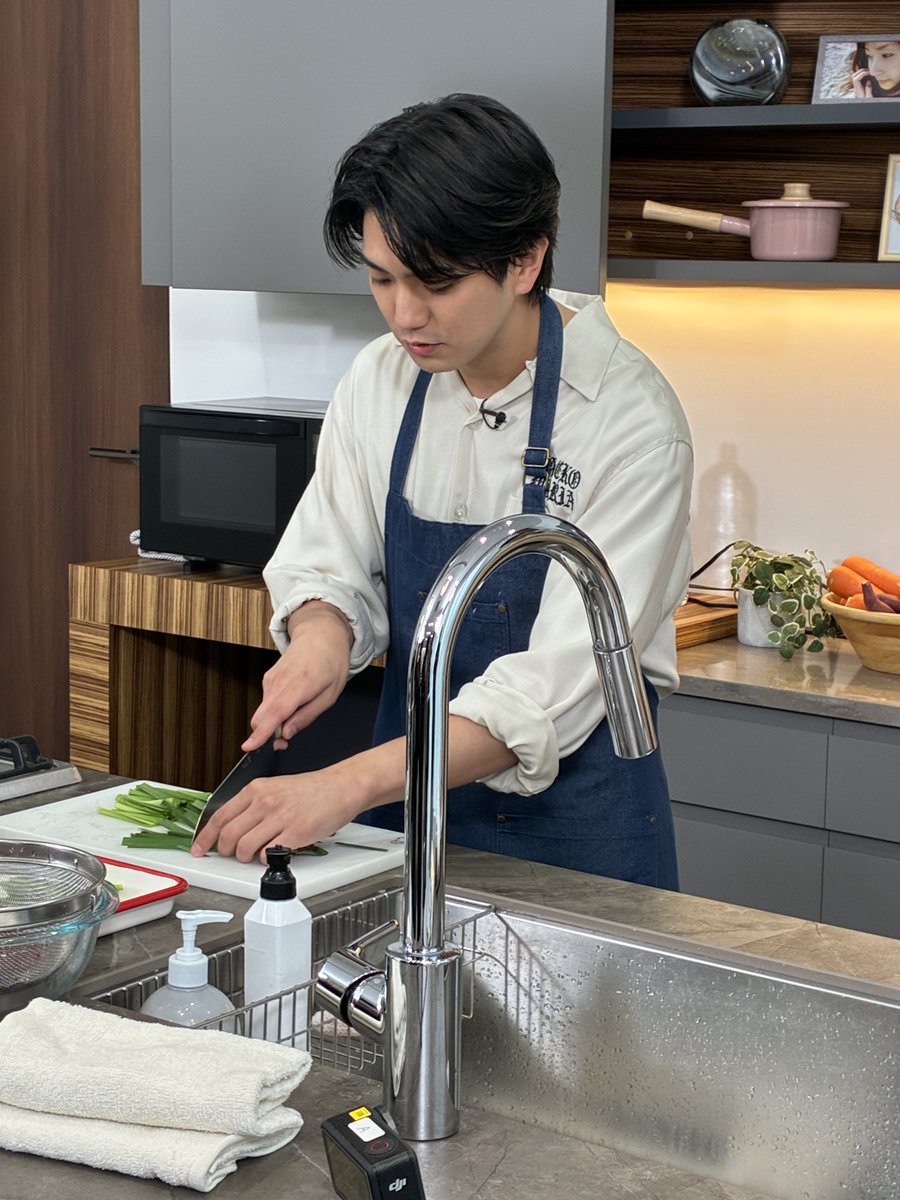 mikittydining's tweet photo. このあと11:00〜放送！
#ミキティダイニング

Aぇ! group 正門良規さん
自由すぎるミキティに振り回される！？

事務所の先輩からタレコミが！
デビュー後の変化とは！？

放送をお楽しみに！ https://t.co/TnqPa0KqdW