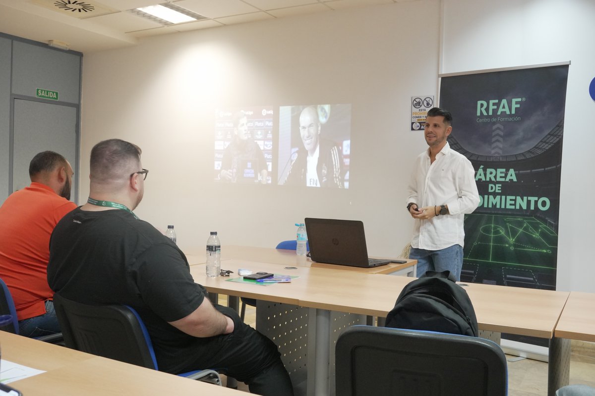 cedifa's tweet photo. Una apuesta segura | @Calleti_Antonio 

Fichaje que suma | Comunicación Deportiva

Gracias por compartir tu visión y ser un ejemplo auténtico de marca personal dentro de la comunicación 

#AreaDerendimiento @RFAF https://t.co/WCz99yQgqU