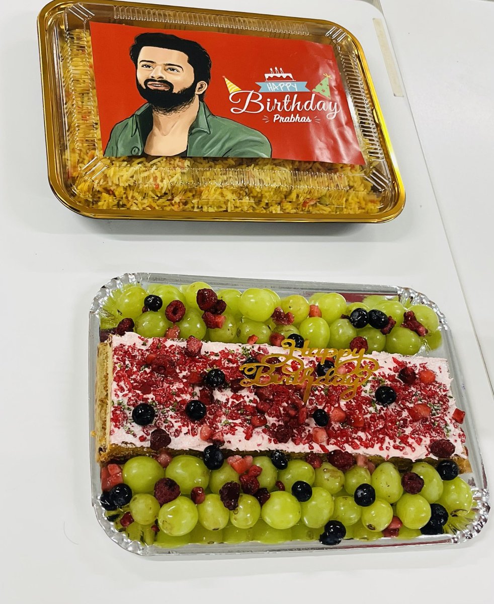 HydTimes's tweet photo. Japan fans of Prabhas celerbate his nbirthdya in style with posters and cake cutting.

#Prabhas #Baahubali #JapanFans #PrabhasBirthday #TeluguCinema #TollywoodStar #GlobalIcon #PrabhasArmy https://t.co/9E4wMrSFaA