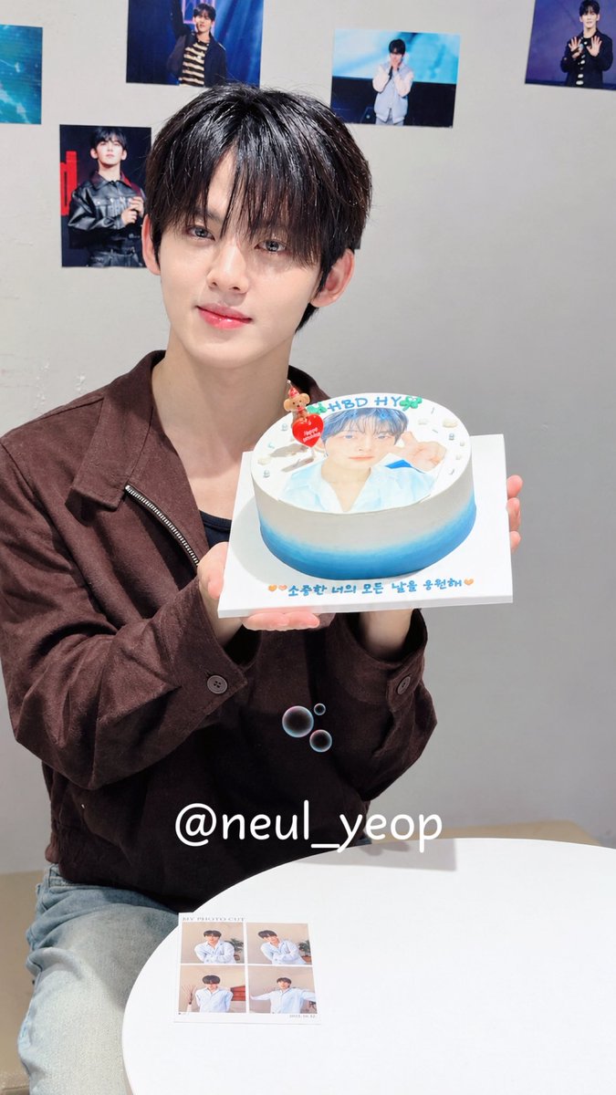 neul_yeop's tweet photo. 261023 현엽 생일 카페

생일 축하해 현엽아 💕

#인어미닛 #InAMinute
#김현엽 #현엽 https://t.co/rlQycvs3Rg