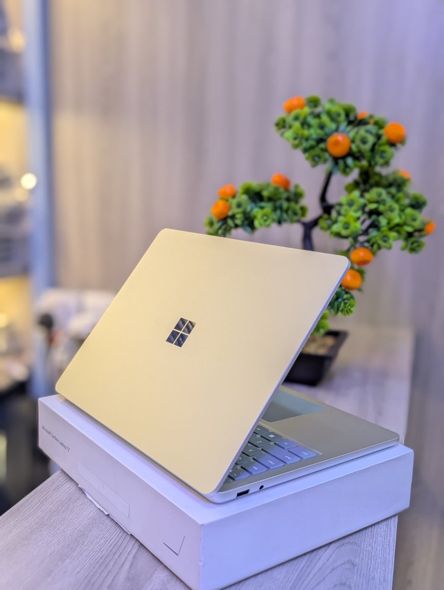 prince_pc_hub's tweet photo. Brand new but opened 
Microsoft surface laptop 13 
1st edition 
Snapdragon xplus processor 
16gb ram 
256gb ssd
Platinum color
Kbd light .
1.320m https://t.co/85yYb8TESm
