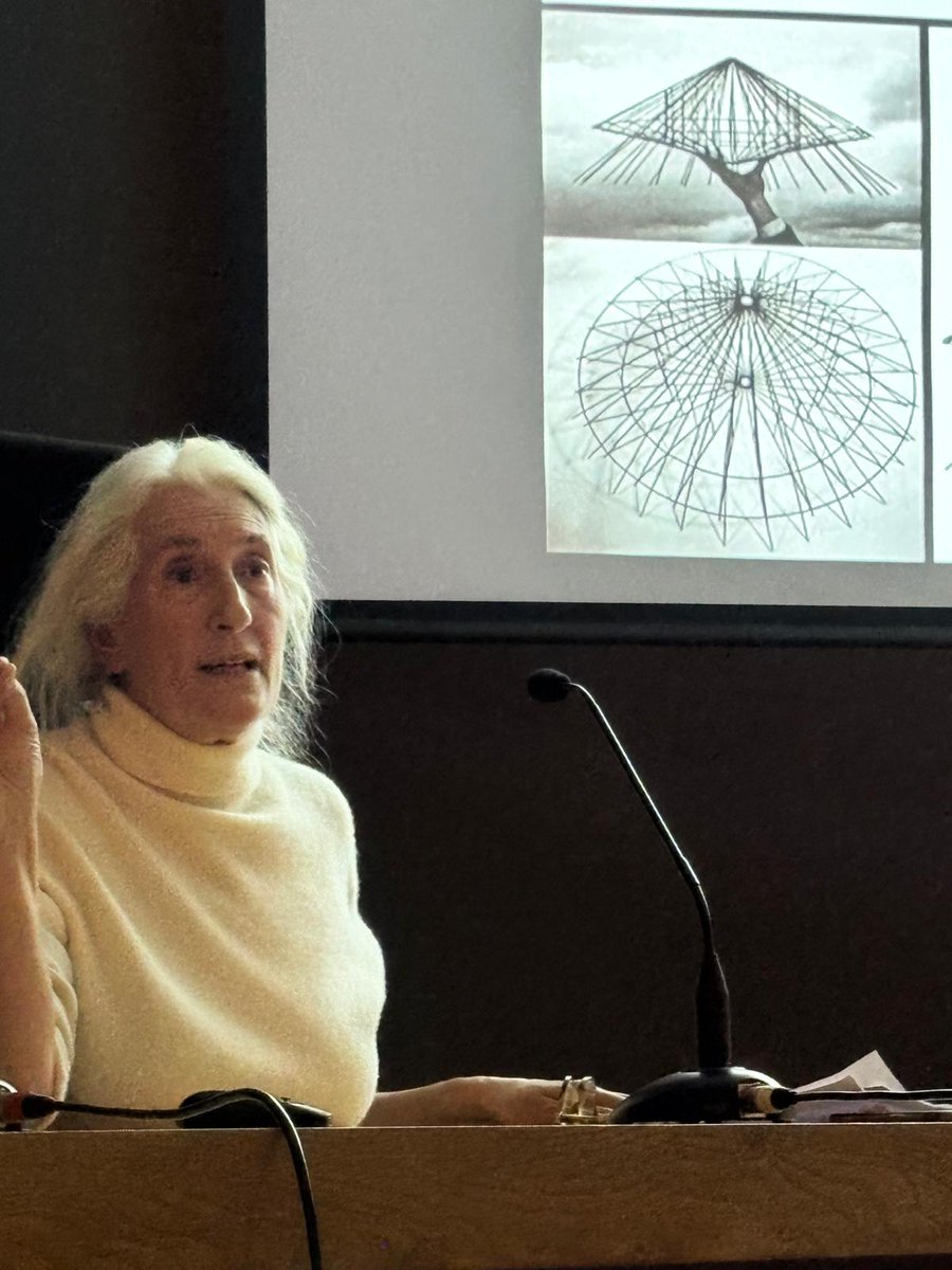 COAValladolid's tweet photo. 🏛️ Ayer tuvimos el placer de disfrutar de la conferencia de Lola Botia sobre la figura y el legado del arquitecto #FernandoHigueras, en el @PatioHerreriano 

Un encuentro muy enriquecedor para seguir aprendiendo y compartiendo nuestra pasión por la arquitectura. ¡Gracias! 👏 https://t.co/NhRkj6Dgok
