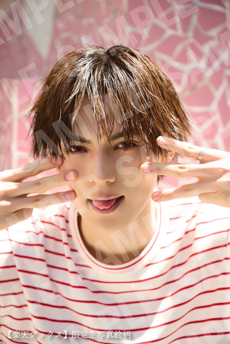 kanhideyoshi1st's tweet photo. ＊.*•.Happy Birthday*•.*＊
＼　　　　　　　　　　　／

　　本日は #簡秀吉 さん
🎊🧁24歳のお誕生日🧁🎊

簡さんの魅力がぎゅっと詰まった
1st Photobook の発売は12月㊗️

一挙公開した特典や先行カットも
ぜひチェックしてください🎁

発売をお楽しみに🌟 https://t.co/CvI3NTw7PI