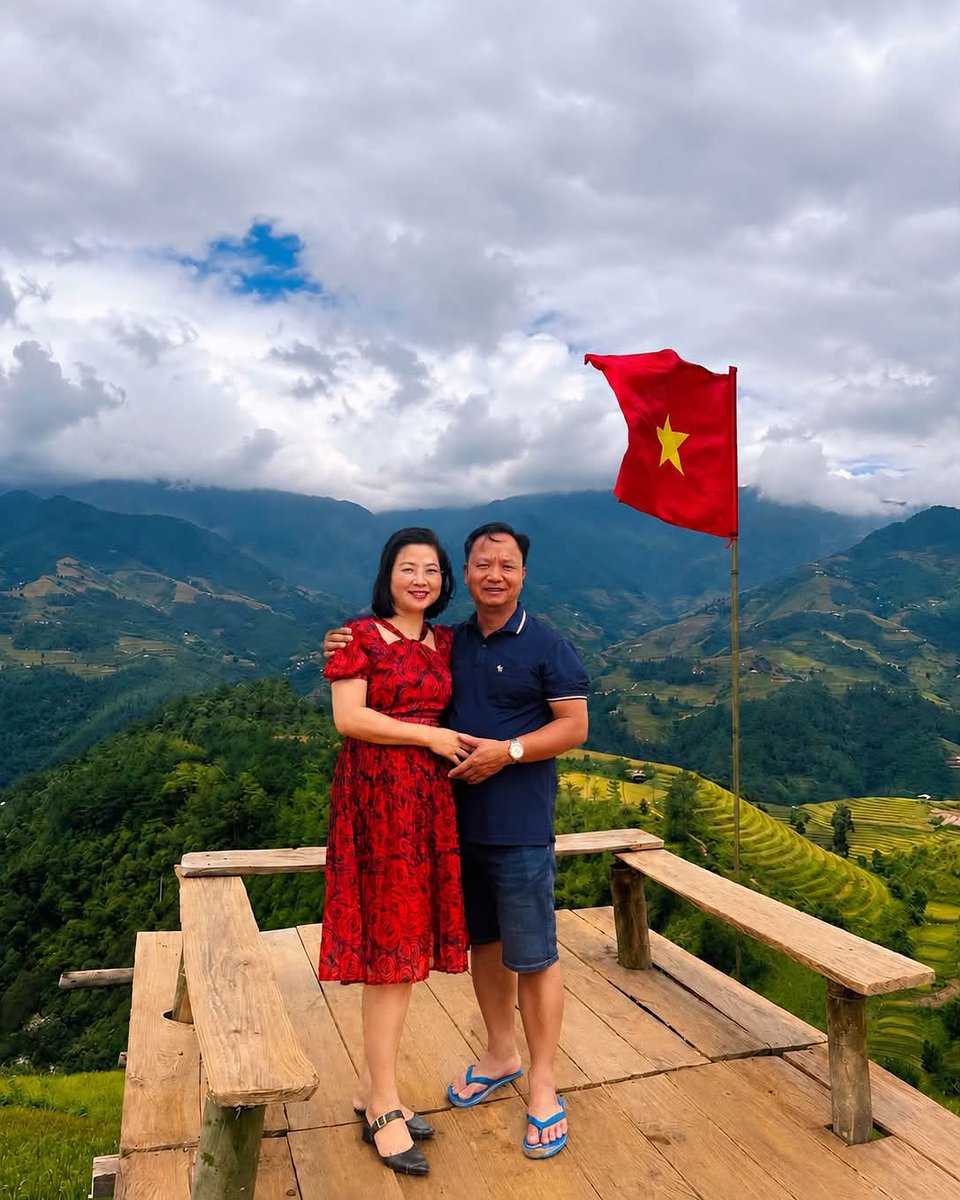 jayzy01's tweet photo. Trạm Mâm Xôi, Xím Vàng là nơi vừa rời đi đã muốn quay lại. Từ đài quan sát, ngắm núi non trùng điệp và ruộng bậc thang kỳ vĩ, mọi mệt mỏi tan biến, chỉ còn bình yên và tự hào về vẻ đẹp Tây Bắc. https://t.co/WUasjlkRy5