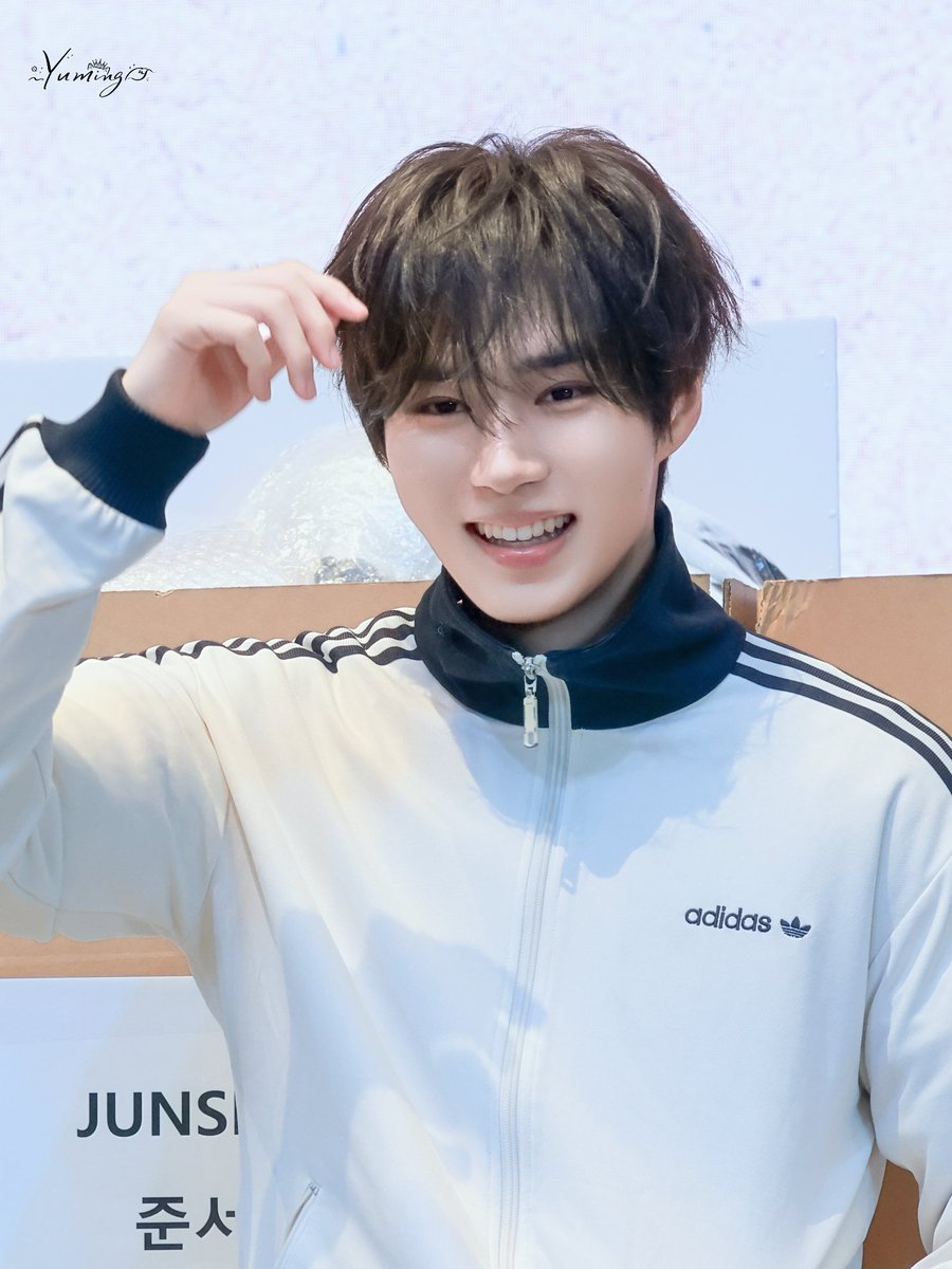 yuminglu18's tweet photo. 20261017 签售

爱笑的薯薯

#김준서 #KIMJUNSEO #JUNSEO #준서
#ALPHADRIVEONE                #ALD1 https://t.co/2hyDNQYoC5