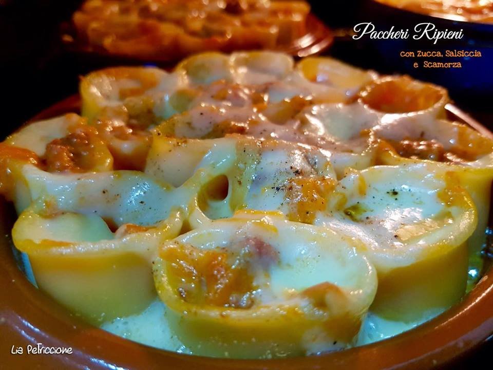 ATavolaConLia's tweet photo. I #Paccheri (in piedi) ripieni di #Zucca, #Salsiccia e #Scamorza ed "affogati" nella #besciamella sono un #primo piatto ricco e buonissimo, ideale per il #weekend!
Ricetta qui ๐
https://t.co/2qMvhKWPES
#ricette #homemade #primi #giallozafferano #gialloblog #gialloblogs https://t.co/qARp6P5Sie
