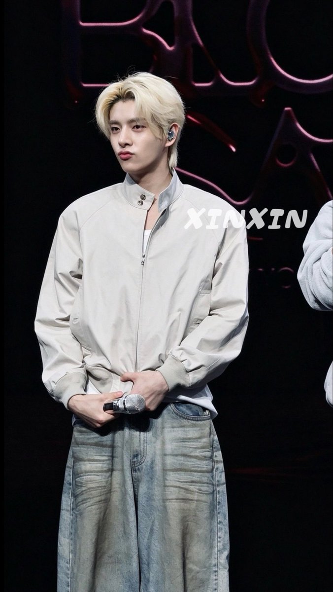 rlagkdnjs131787's tweet photo. 하 진짜 금발 너무 좋으네 https://t.co/TBaeM94dJx
