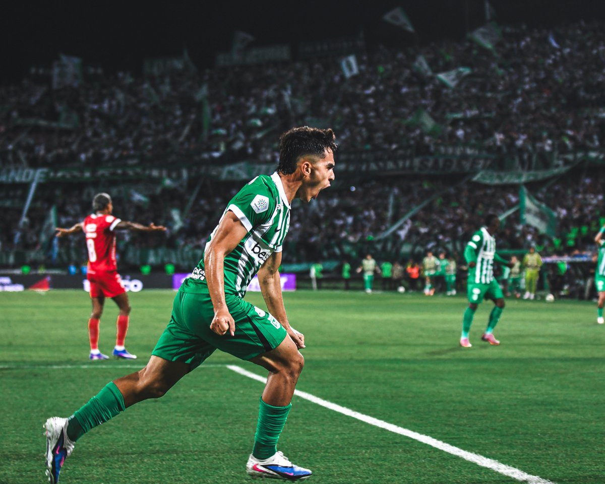 ElSurete's tweet photo. Vamos mi muchacho, aquí no nos olvidamos que con 21 años te llevaste el equipo al hombro y le diste una final al horrible de Diego Arias. Sabemos que sientes los colores igual que cualquier hincha de Nacional y lo que te duele esto. De este barco no me baja nadie. https://t.co/R0KDljkFvF