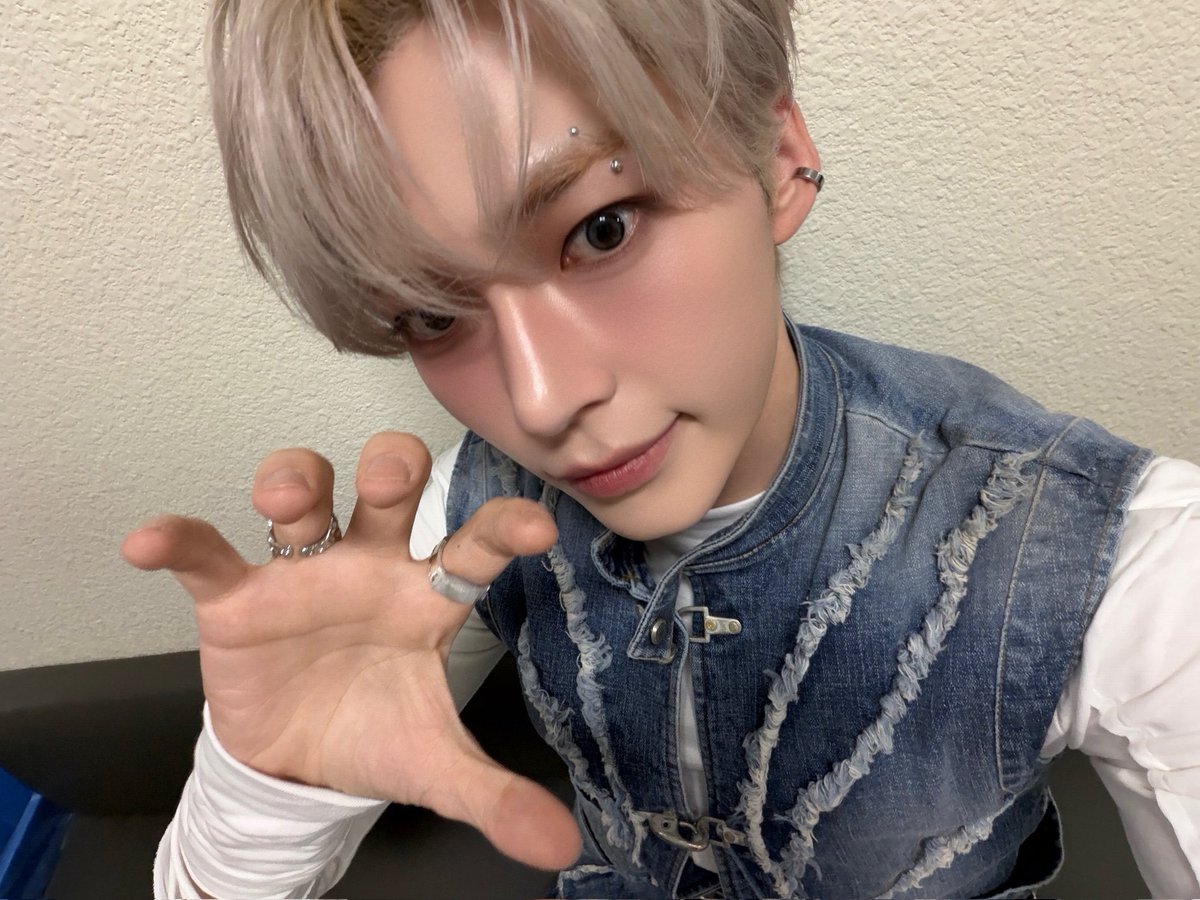 hamtext's tweet photo. 261023 🐹💬

- 📸
“y/n i love you ❤️” https://t.co/J17sptAbjE