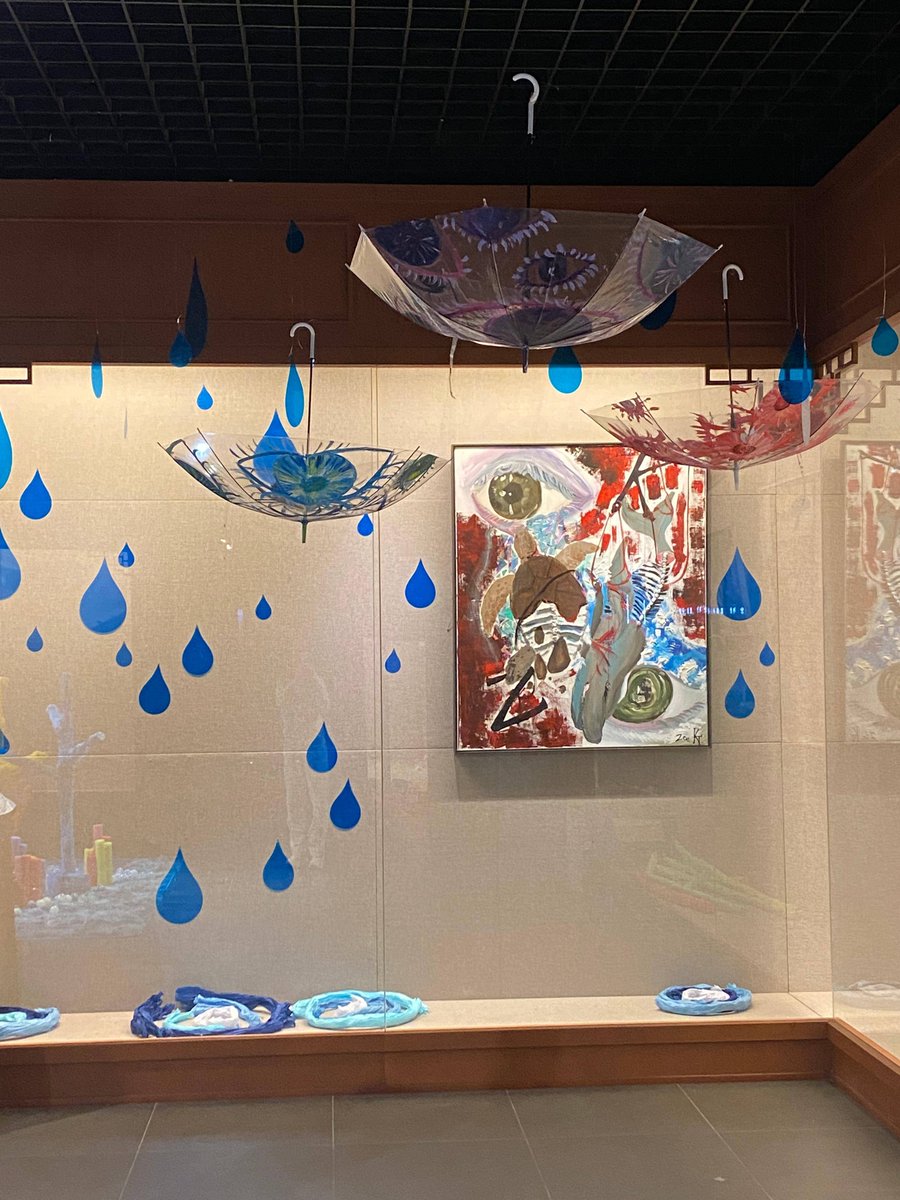 yukiiiiii140821's tweet photo. [今日はついに、嚎匀貉艺をテーマにした小展覧会に行ってきた！独特の雰囲気に酔いしれ、心がぽかぽかになった。素敵な時間をありがとう]， https://t.co/0Uhd2Nmxeq