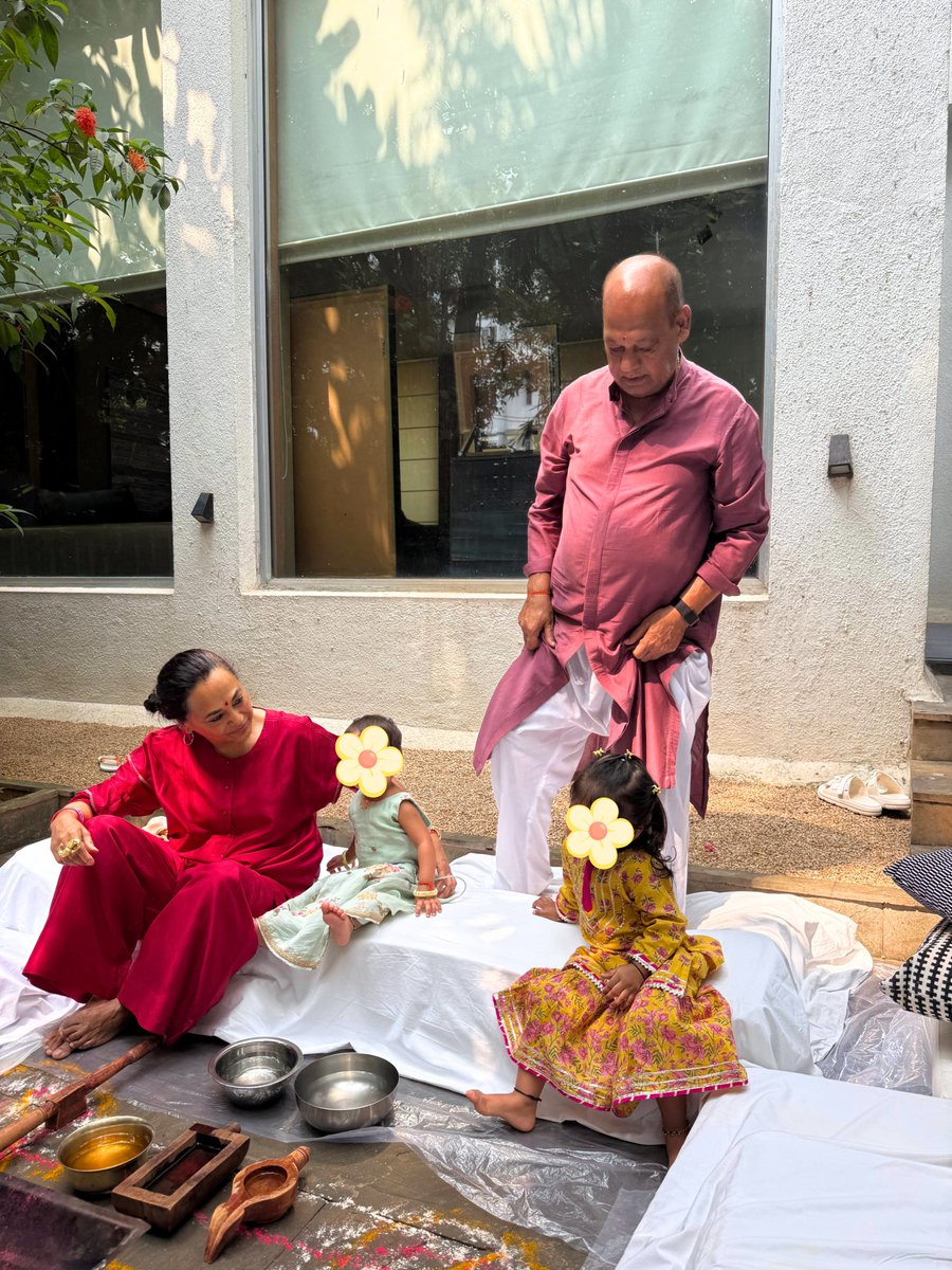 NavinAgarwal_'s tweet photo. #Ashtami puja with family. Prayer &amp; gratitude have been a big part of our lives, और अब बच्चों को इन परंपराओं से जुड़ते देख बहुत खुशी होती है। With age, these teachings mean more in life &amp; business. May our children find the faith &amp; courage to live by them and build their future. https://t.co/mO4JMK20to