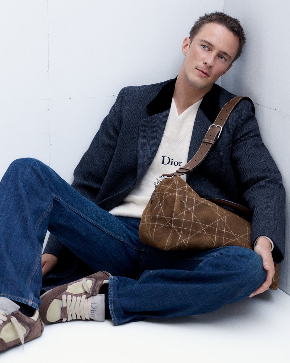 Dior's tweet photo. Dior Spring 2027.

The new campaign featuring Drew Starkey.

In selected stores and https://t.co/IzFB2GnOph

#DiorSpring27 https://t.co/tr5y28SDvj