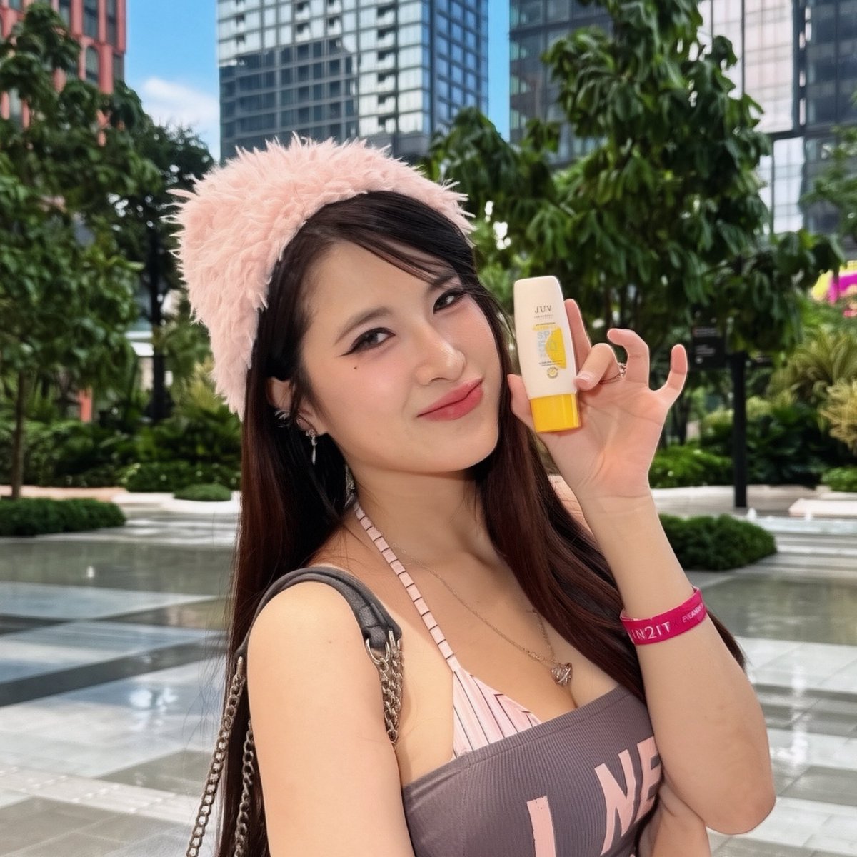 cinearism_'s tweet photo. กันแดดที่นี่ชอบมากกก Juv UV Protection Water Gel SPF50 PA++++ 

กันแดดเนื้อบางเบาสบายผิว ฟีลเนื้อเจล ปกป้องและบำรุงผิวสวยจบครบในขั้นตอนเดียว ให้ทั้งความชุ่มชื่น คุมมัน ไม่อุดตัน ทาแล้วผิวดูสว่างใสขึ้นด้วยนะ แต่งหน้าทับแล้วผิวสวยมาก น้องปราศจาก 10 สารก่อการระคายเคือง คนผิวแพ้ง่ายใช้ได้แน่นอนค่า