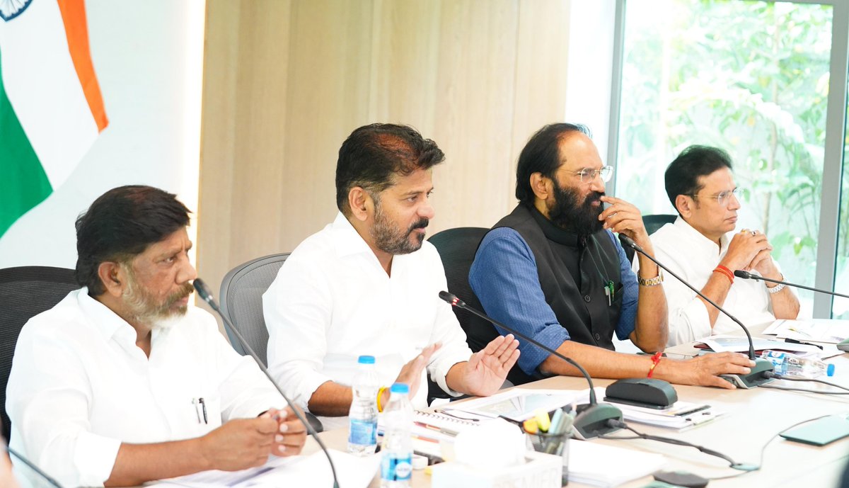Congress4TS's tweet photo. CM Revanth Reddy Reviews Irrigation Projects, Focuses on Thummidihatti, Dindi and Achampet

ఇరిగేషన్ ప్రాజెక్టులపై సీఎం సమీక్ష సమావేశం. 

బోధి పెవిలియన్లో జరిగిన సమీక్ష సమావేశంలో ముఖ్యమంత్రి ఎ.రేవంత్ రెడ్డితో పాటు డిప్యూటీ సీఎం భట్టి విక్రమార్క,  ఇరిగేషన్ మంత్రి ఉత్తమ్ కుమార్ రెడ్డి, మంత్రులు జూపల్లి కృష్ణారావు, శ్రీధర్బాబు, రాజ్య సభ సభ్యులు ఎంపీ వేం నరేందర్రెడ్డితో పాటు ఇరిగేషన్ ఉన్నతాధికారులు పాల్గొన్నారు. 

తుమ్మిడిహెట్టి బ్యారేజీ, డిండి, అచ్చంపేట ప్రాజెక్టులపై కీలక చర్చలు

తుమ్మిడిహెట్టిపై త్వరలోనే మహారాష్ట్ర ప్రభుత్వంతో చర్చలకు సిద్ధం కావాలని సీఎం ఆదేశాలు. 

ఈనెల 23 తర్వాత చర్చలకు పిలుస్తానని ఇటీవలే మహారాష్ట్ర సీఎం సూచన ప్రాయంగా అంగీకరించినట్లు తెలిపిన సీఎం రేవంత్ రెడ్డి
152 మీటర్ల ఎత్తున బ్యారేజీ నిర్మిస్తే ఎంత నీటిని తీసుకునే వీలుంది..  మహారాష్ట్ర  పరిధిలో ఎంతమేరకు ముంపునకు గురవుతుందో  వివరించిన అధికారులు. 

అటవీ, గిరిజన వెనుకబడ్డ ప్రాంతమైన ఆదిలాబాద్ ఉమ్మడి జిల్లాలో రెండు లక్షల ఎకరాలకు సాగునీటిని అందించేందుకు వీలుగా బ్యారేజీ ఎత్తు ఉండాలని సూచించిన సీఎం. 

అందుకు అనుగుణంగా ప్రతిపాదనలు సిద్ధం చేయాలని,  152 మీటర్ల ఎత్తున బ్యారేజీ నిర్మించేందుకు మహారాష్ట్రను ఒప్పించేందుకు వీలుగా అవసరమైన అన్ని నివేదికలు సిద్దంగా ఉంచాలని, ఇటీవల ఢిల్లీలో జరిగిన సమావేశాల వివరాలన్నీ అందుబాటులో ఉంచుకోవాలని ఆదేశించిన సీఎం.

డిండి ప్రాజెక్టుకు ఏదుల రిజర్వాయర్ నుంచి 0.5 టీఎంసీ, అచ్చంపేట ఎత్తిపోతలకు 0.1 టీఎంసీల నీటిని లిఫ్ట్ చేయాలని అధికారులకు సీఎం రేవంత్ రెడ్డి ఆదేశాలు. 

అందుకు వీలుగా శ్రీశైలం, నార్లాపూర్ నుంచి 0.6 టీఎంసీల నీటిని ఏదుల వరకు అదనంగా తెచ్చుకునేందుకు ప్రత్యామ్నాయ ఏర్పాట్లు చేయాలని సీఎం ఆదేశాలు. దీంతో పాలమూరు నీటికి ఎలాంటి ఢోకా ఉండదని సీఎం సూచన.

అందుకు అవసరమైన పంప్ హౌజులు, పంపులు, సిస్టమ్ వెంటనే చేపట్టాలని అధికారులకు ఆదేశాలు.

#RevanthReddy #Telangana