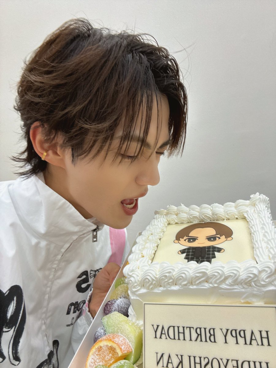 kan_hideyoshi's tweet photo. 本日、24歳になりました！🎂🦊

皆様のおかげで、最高に幸せな誕生日を迎えることができました。

たくさんのお祝いのメッセージ本当にありがとうございます、僕は幸せ者です！

毎年変わらず、目の前にある一つひとつのことにコツコツと真摯に向き合い、常に謙虚な姿勢と感謝の気持ちを忘れず、日々精進していきたいと思います。

24歳の簡秀吉もよろしくお願いします〜！

#簡秀吉 
#簡秀吉誕生祭2026