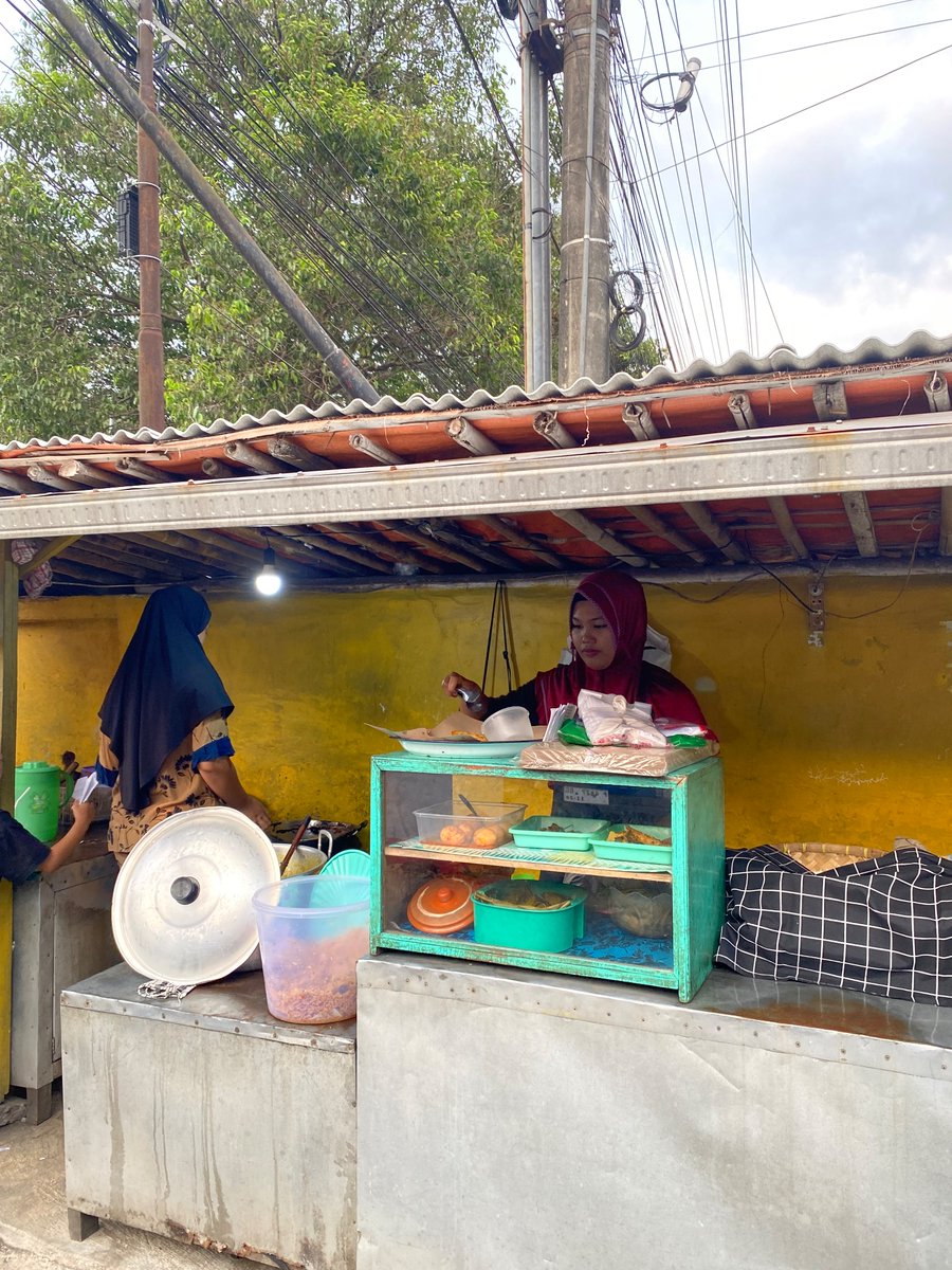 athashaaa_'s tweet photo. 📍nasi tabokan
wecinya baru goreng, mantep bgt, cuman 12k ini xixi https://t.co/x1VmQuXuYi