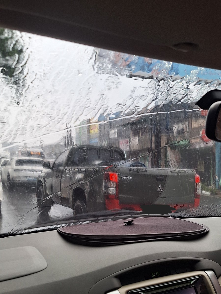 hyperbloon's tweet photo. chat be honest do you think that truck would be a hot autobot https://t.co/GpDZ6vGroh