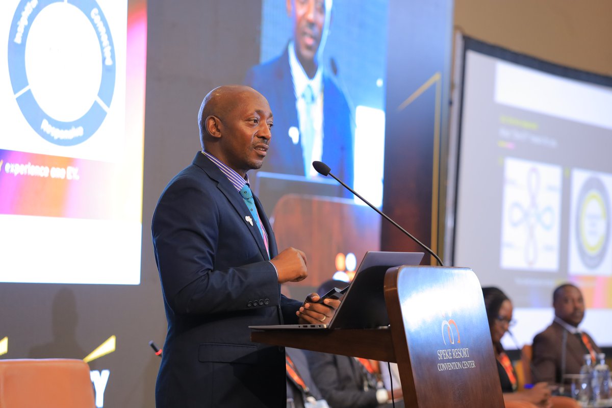 EYUganda's tweet photo. How can an integrated approach help businesses navigate challenges and unlock new opportunities?

Julius Rwajekare leads a session highlighting the value of EY’s integrated solutions in addressing business needs.

#EYTaxRetreatUg #ShapeTheFutureWithConfidence https://t.co/sSD0QQS29v