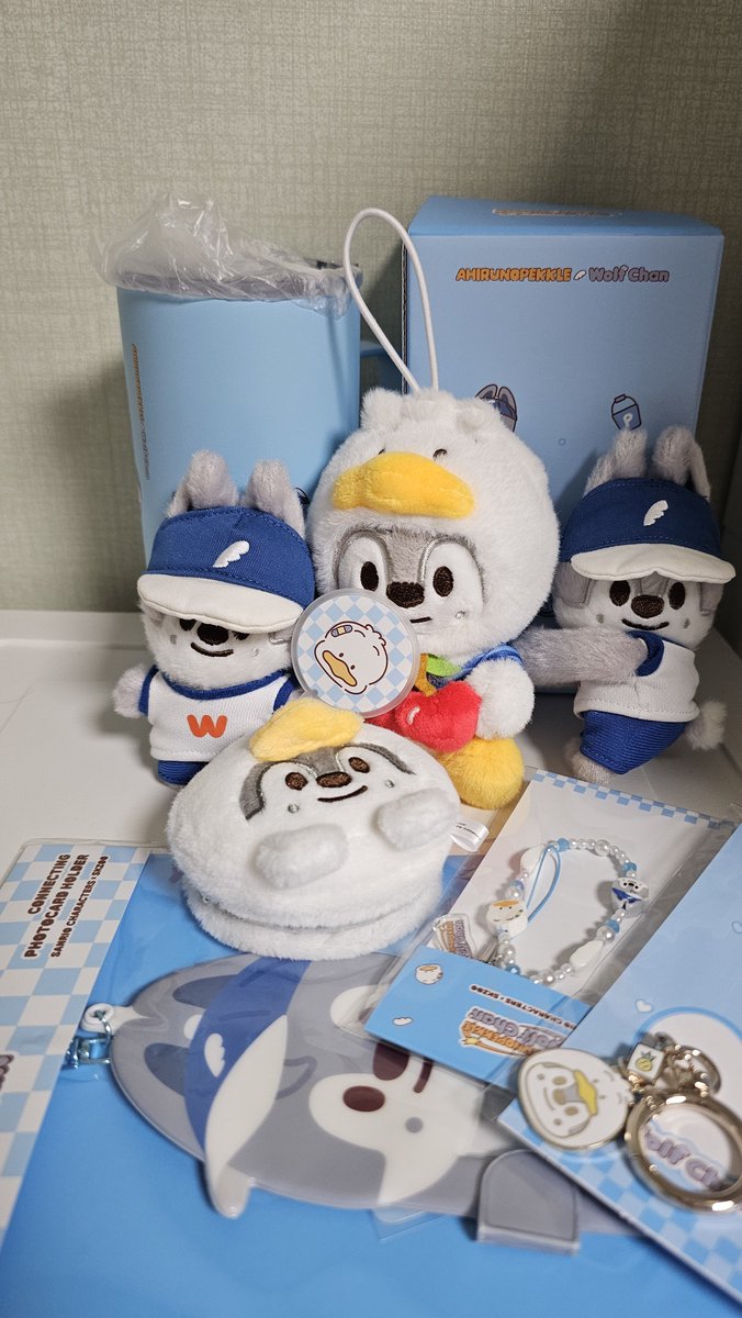 chanii0801's tweet photo. 허그 인형을 울프찬만 사서 애처로움 ㅠㅠㅠㅠ 그나저나 울프찬 눈만 모아보면 약간 빛날광에 사람인  #산리오 #스키주 #울프찬 https://t.co/ZwibFwRky5