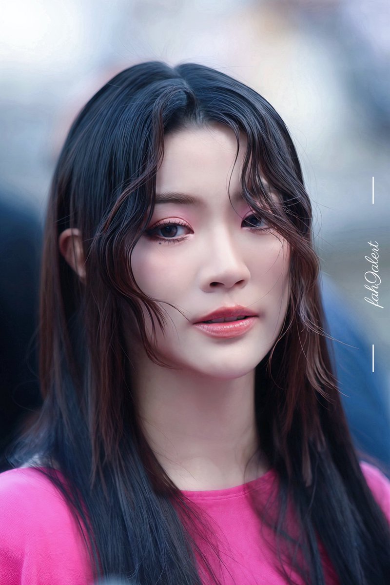 sensitivee25's tweet photo. Que linda 🤧🩷

GINJAY HEIDIS SECRET EFW26
#GinjayatEFW26ICONSIAM https://t.co/Txj71khn3N