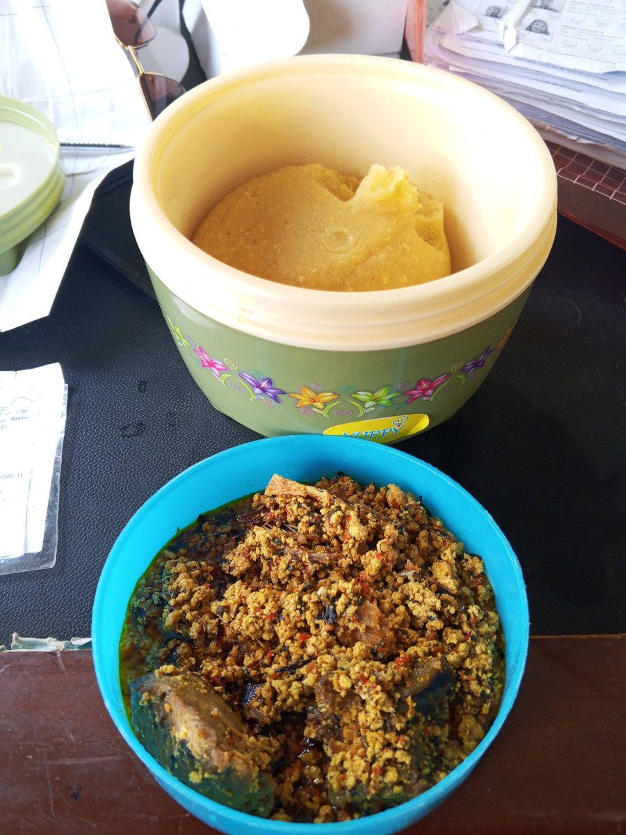 Ruky_Baby27's tweet photo. Meet the first fine girl to carry Eba and Egusi to work. 

My colleague was asking if I'm not shy, shame for who exactly? https://t.co/Ln78pj8huf