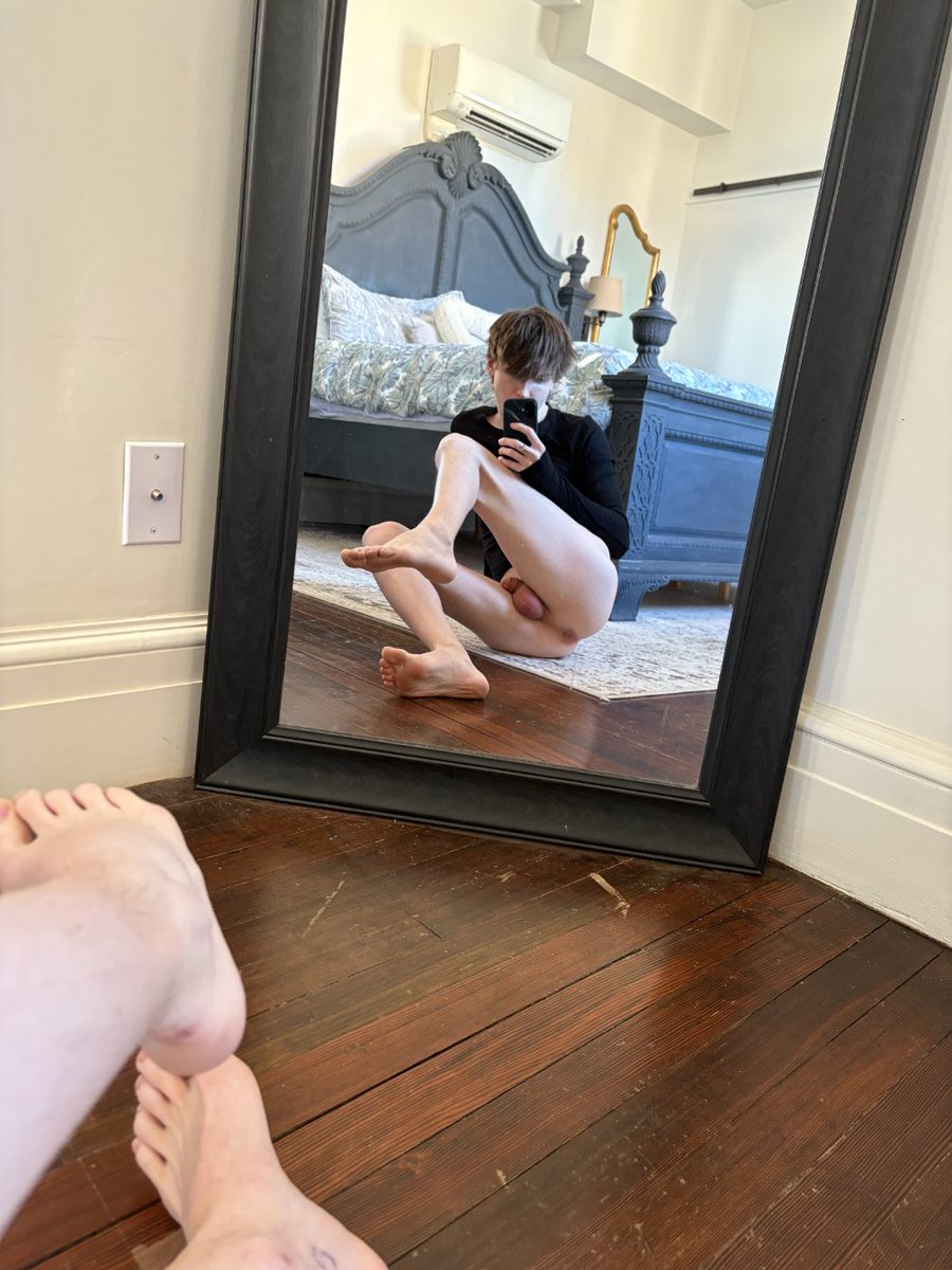 itzc0nnor's tweet photo. wil you hit me sideways? 🍑

https://t.co/UeMViPNeaw https://t.co/ozLilaDu8o