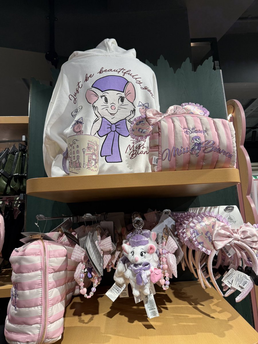 tabekkorosuke's tweet photo. ロンドン　ディズニーストア限定
ビアンカのグッズがめちゃくちゃ可愛い🩷オンラインにも今はない。skinnydipとのコラボ✨このシリーズ本当に可愛い🥹💖#ロンドン https://t.co/6Jq8tdQ9rk