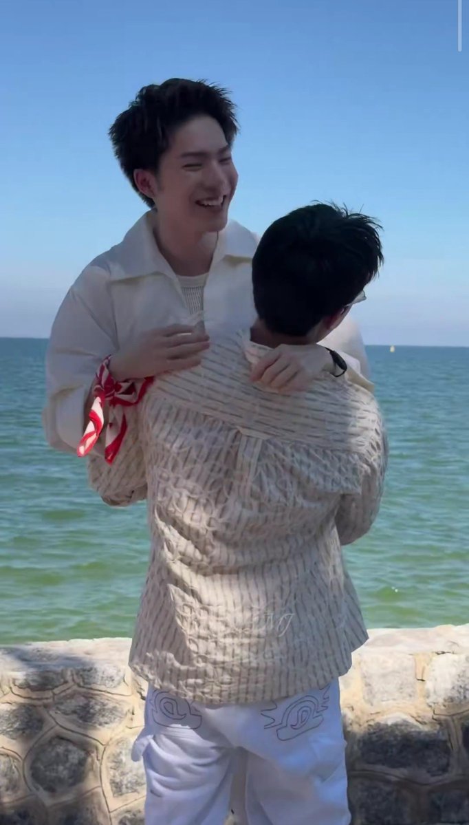 siraphopter's tweet photo. would've totally believed it if someone told me this was a "just proposed and he said yes" moment😭 https://t.co/doFdbxtpLu