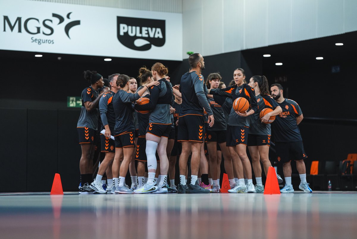 valenciabasket's tweet photo. Chloe ja és una més! 🧡

@chloelbibby ja entrena amb el grup. Temps per a conéixer a totes les companyes i començar la seua integració amb la mirada posada en el partit de diumenge a Lugo! 🏀 https://t.co/PkTyNIDoMU