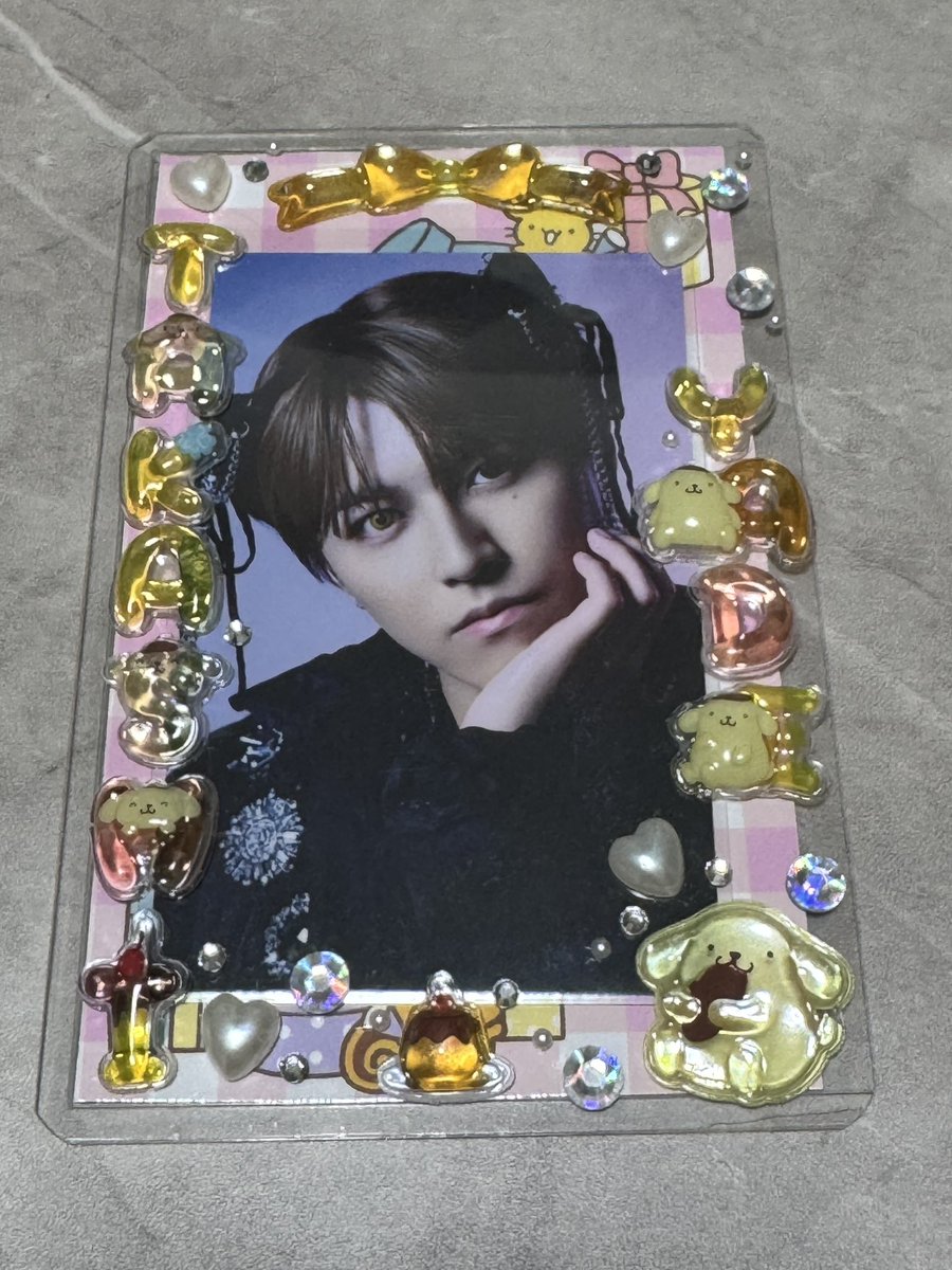 purinyade8's tweet photo. トレカデコった🤍🎀
ポムポムプリンのボンドロ集めてたけど、どこに使うか悩んでたんだよね…
タカシくんのトレカに使うためだったんだ…！！！😽

#超フィバ推し https://t.co/MhitQkBLEX