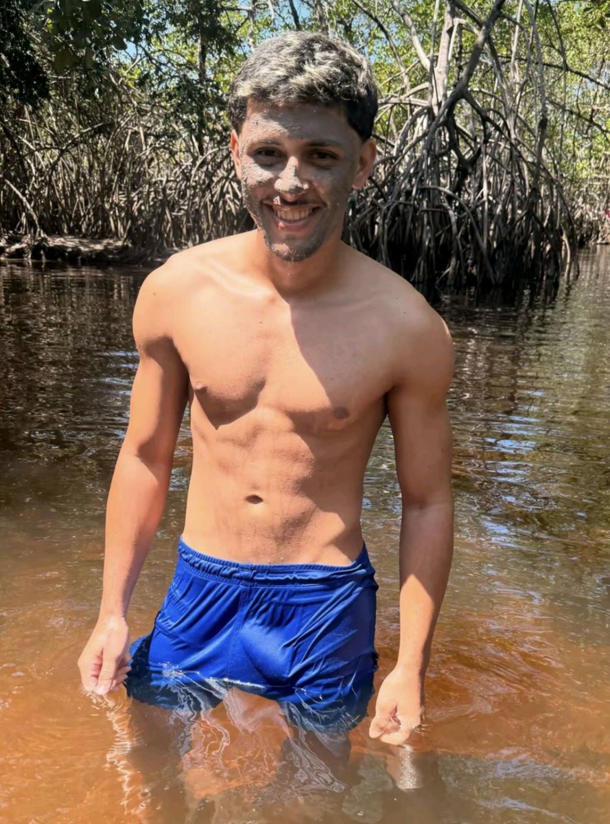 GAROTOSDOT's tweet photo. Qual você prefere? 🙈 https://t.co/TgxIKG2NsK