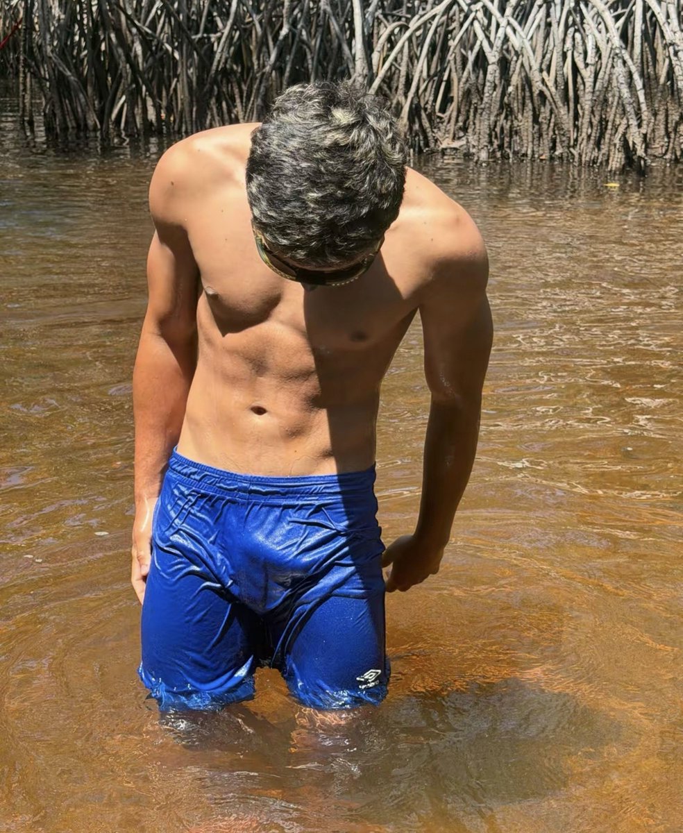 GAROTOSDOT's tweet photo. Qual você prefere? 🙈 https://t.co/TgxIKG2NsK