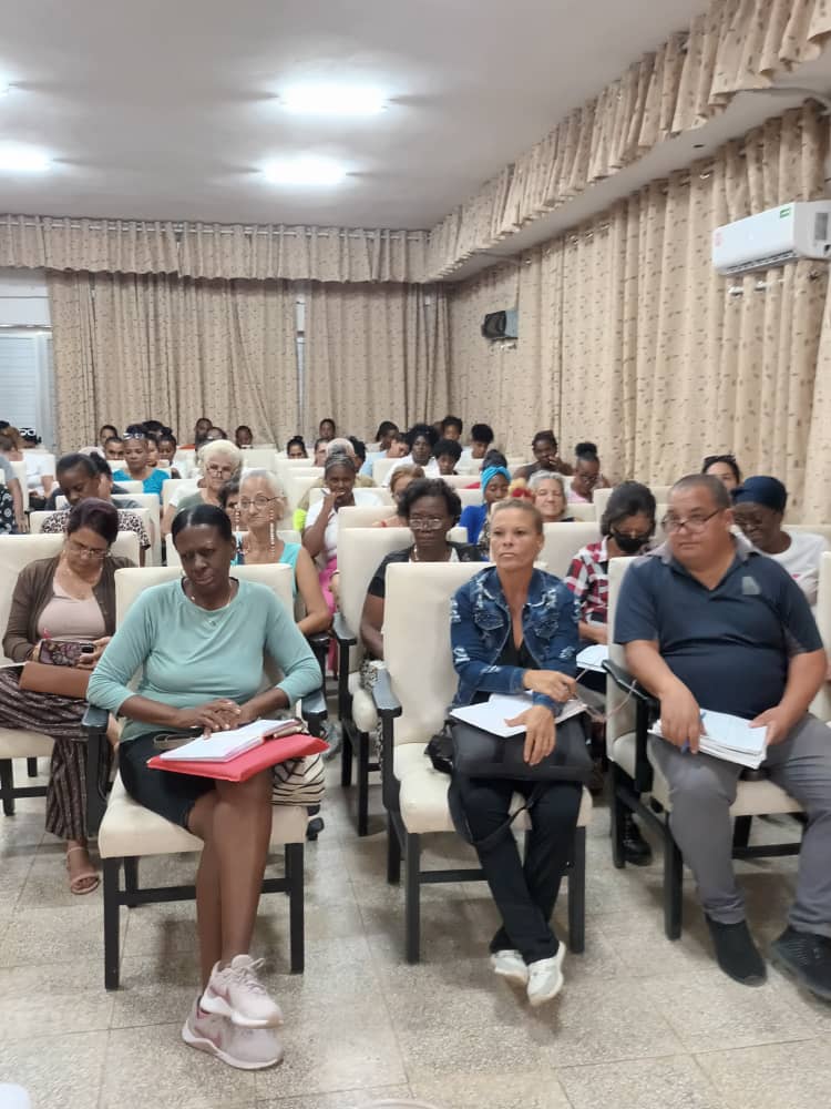 Colina_CTCuba's tweet photo. 🇨🇺 Preparación d dirigentes sindicales d base sobre las Transformaciones Económicas y Sociales, el Código del Trabajo y el papel del Sindicato, en la organización, educación, comprensión, participación y control d los trabajadores cubanos en la vida económica y social del país. https://t.co/lmIKJxhCZj