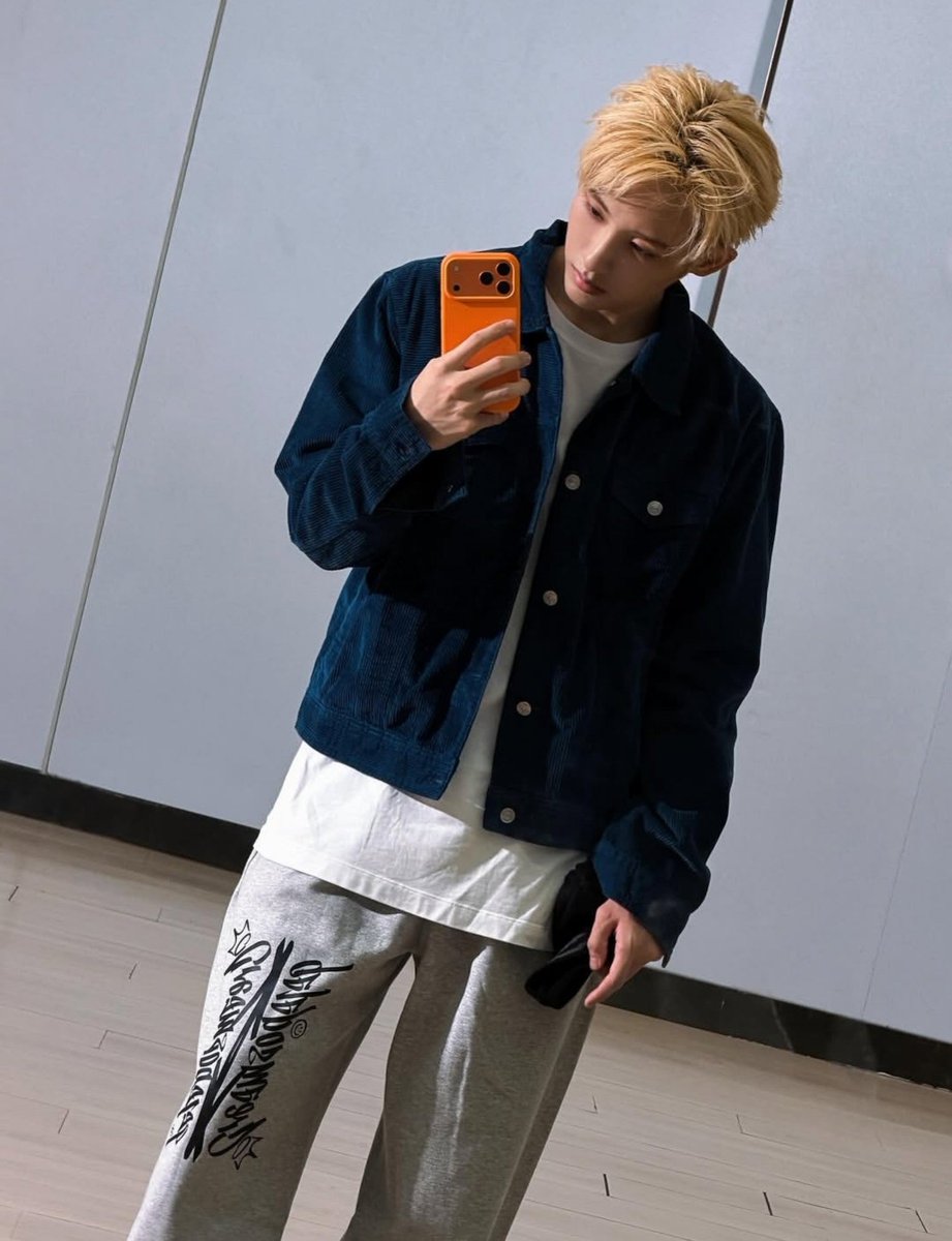 FashionistD's tweet photo. #WINWIN is here! 😍✨ https://t.co/YNr3DoVAGs