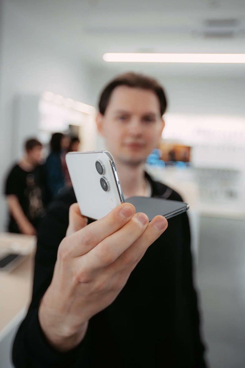 kriptomedia's tweet photo. Pirmais salokāmais iPhone ir klāt: Latvijā sākas iPhone Duo tirdzniecība https://t.co/4LZsWxzHDi