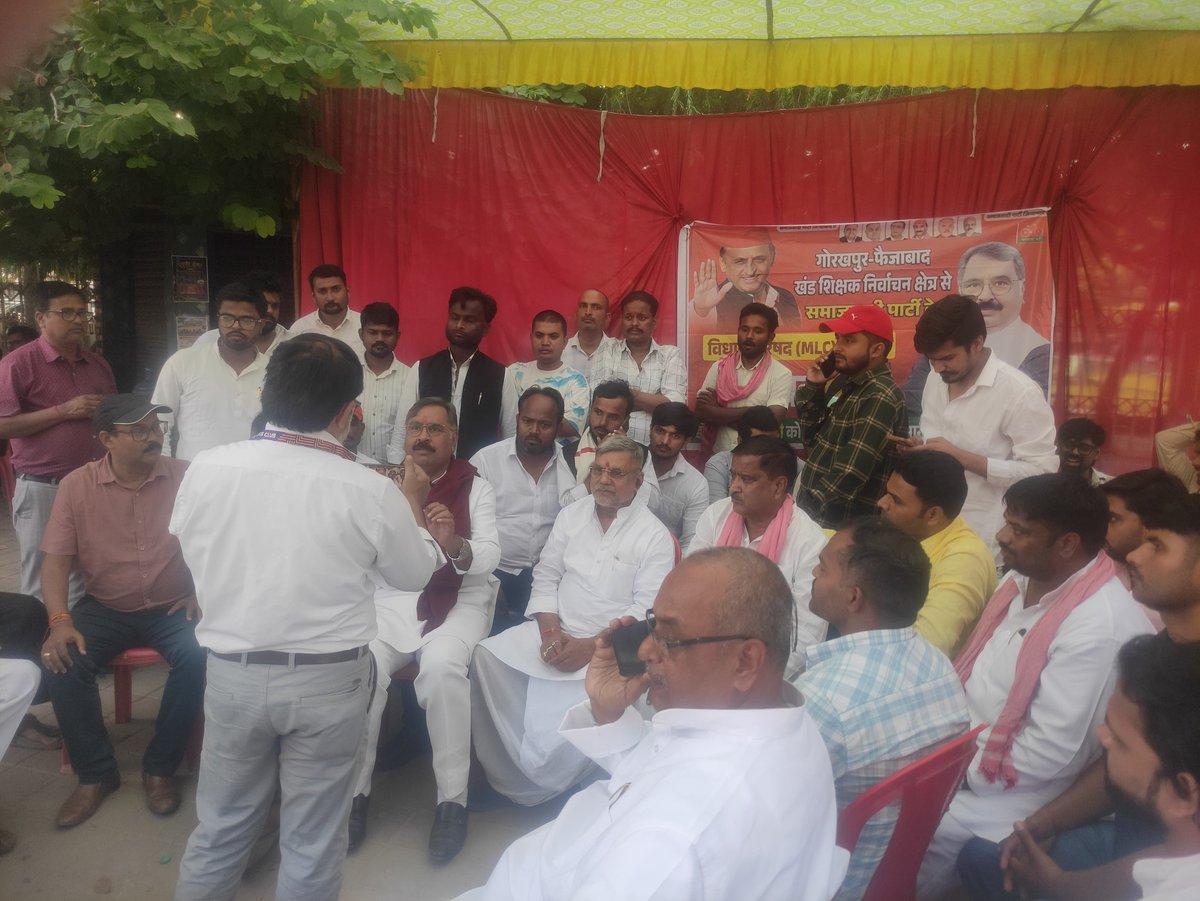 JyotiDevSpeaks's tweet photo. MLC चुनाव तो 11 सीटों पर हो रहा है लेकिन पक्ष विपक्ष सबकी नजर गोरखपुर-फ़ैजाबाद सीट पर है!

यह सीट योगी आदित्यनाथ की के लिये नाक का सवाल है... परिणाम बताएगा कि योगी आदित्यनाथ की नाक बचेगी या कटेगी! https://t.co/PTUIMclgBq